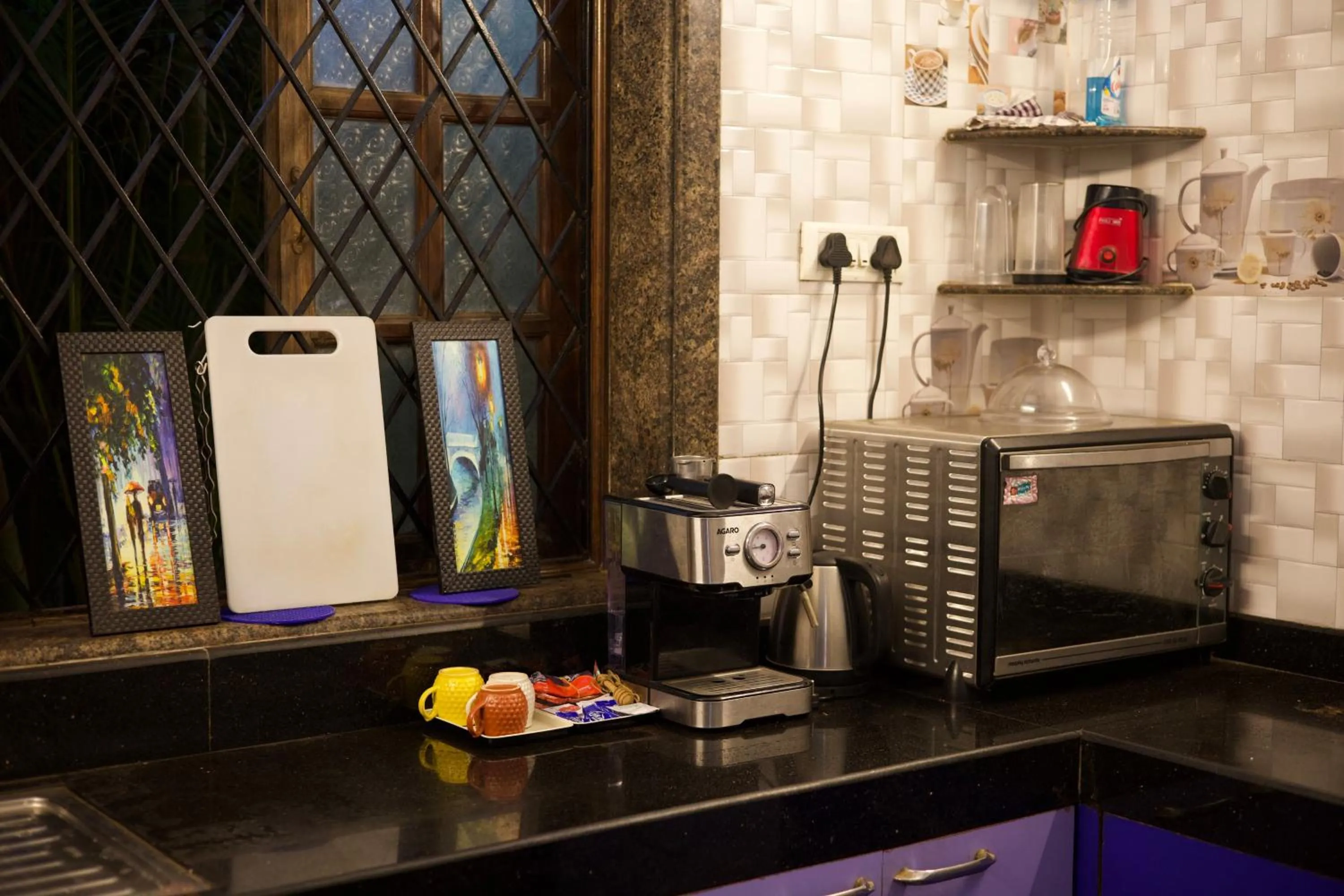 Kitchen or kitchenette in Last Minute Trip Hostel Morjim-By The Sea