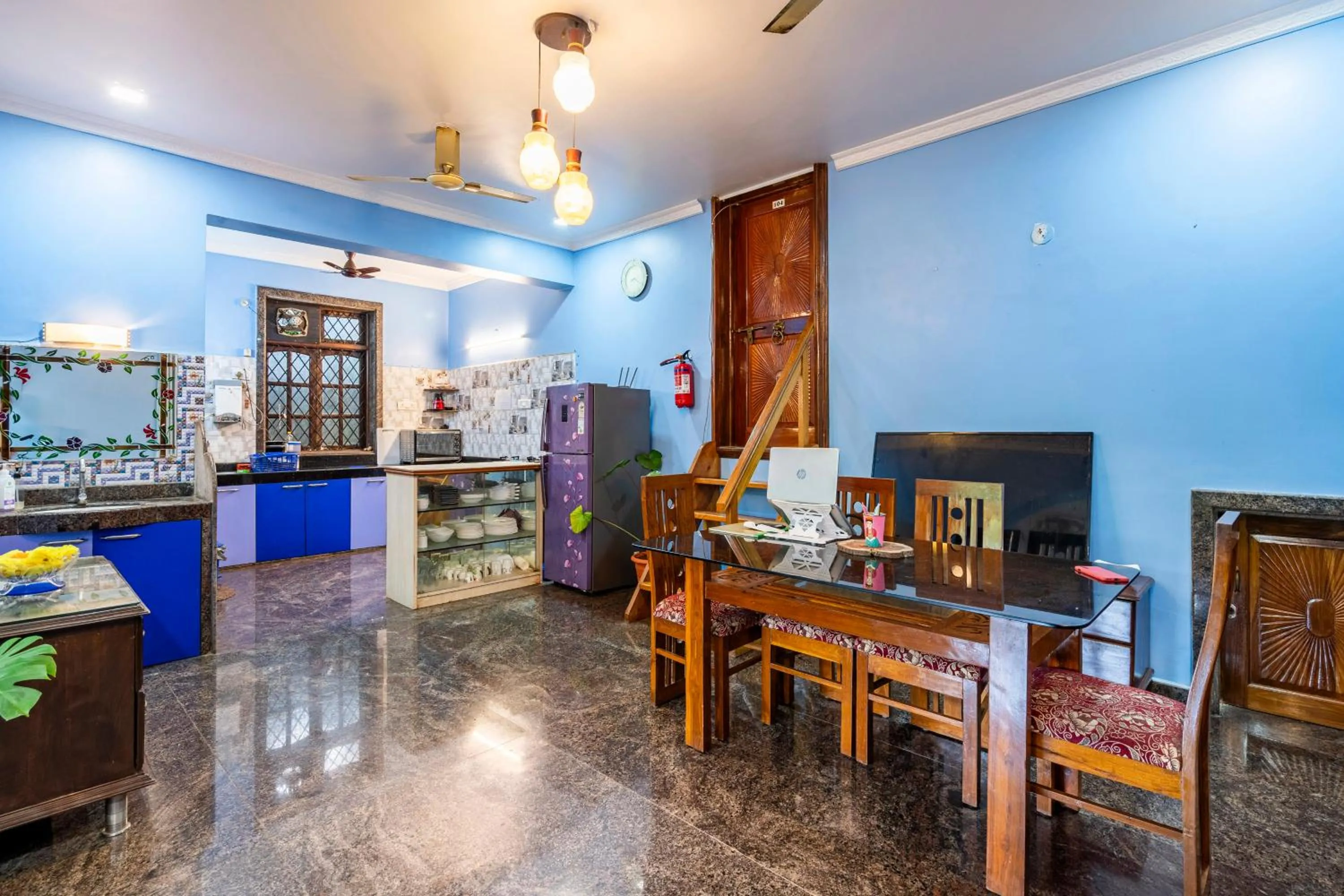 Kitchen or kitchenette in Last Minute Trip Hostel Morjim-By The Sea