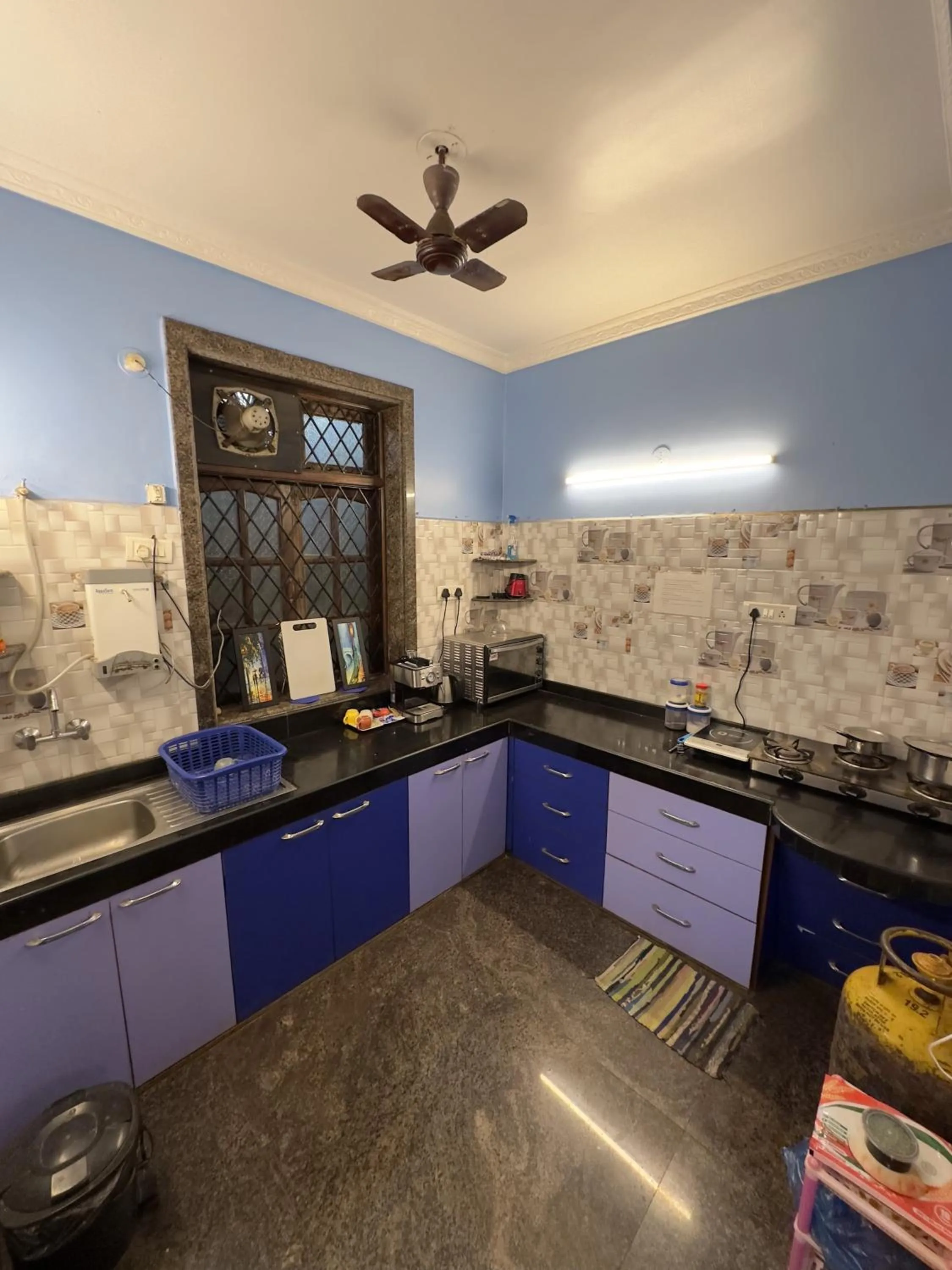 Kitchen or kitchenette in Last Minute Trip Hostel Morjim-By The Sea