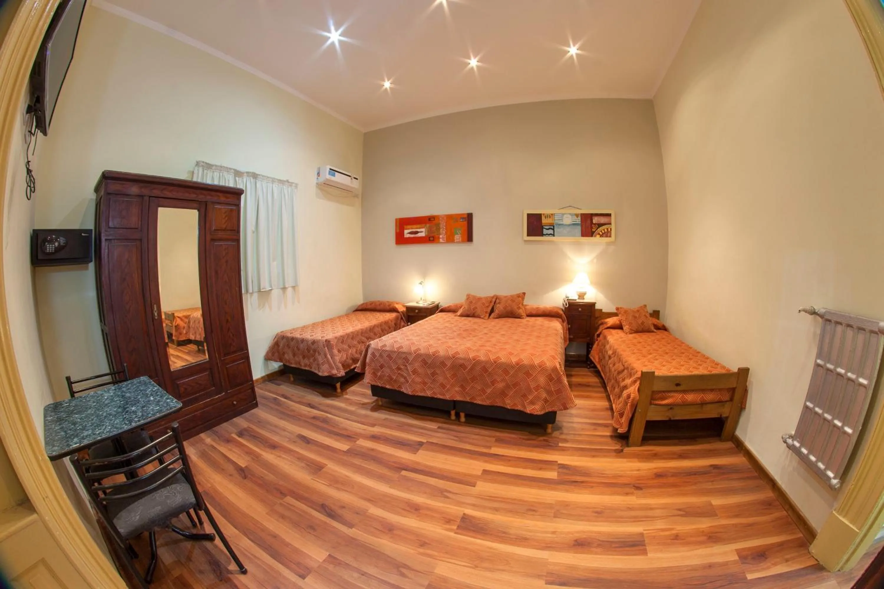 Photo of the whole room, Bed in Hotel Reina