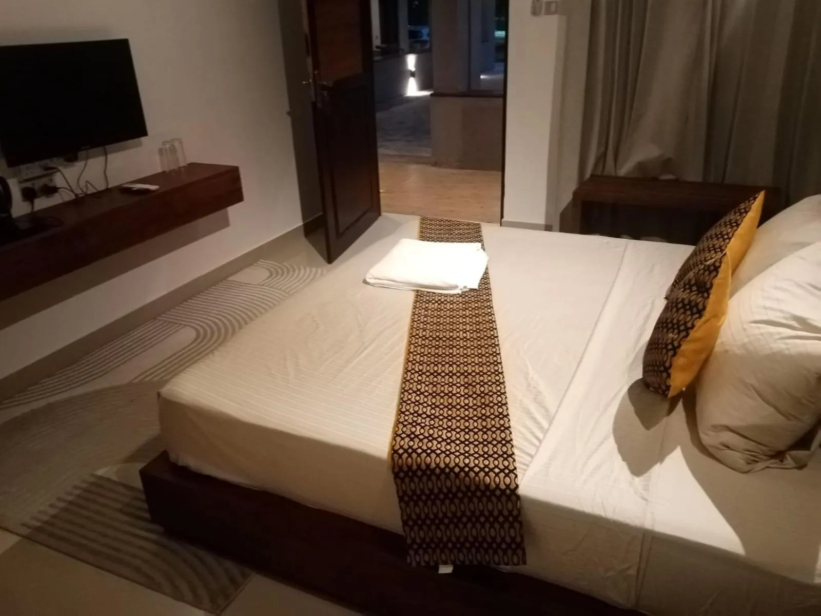 Bed in Thimbiri Wewa Resort Wilpattu