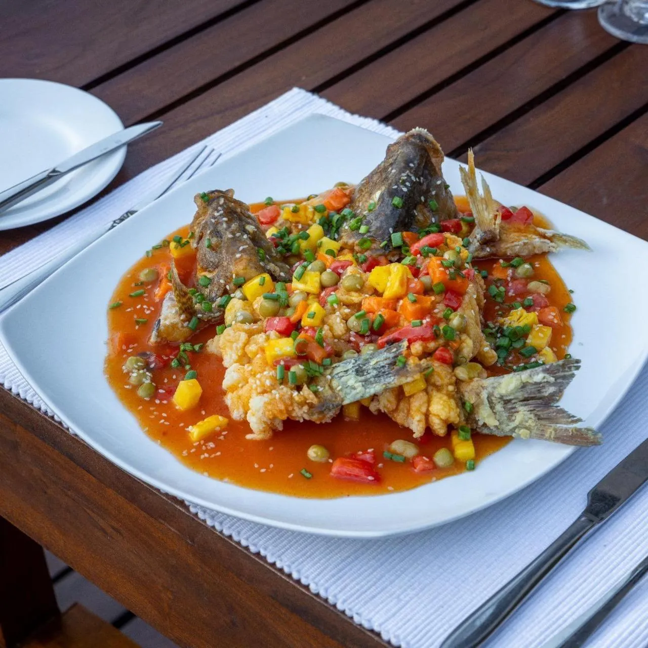 Food and drinks in Thimbiri Wewa Resort Wilpattu