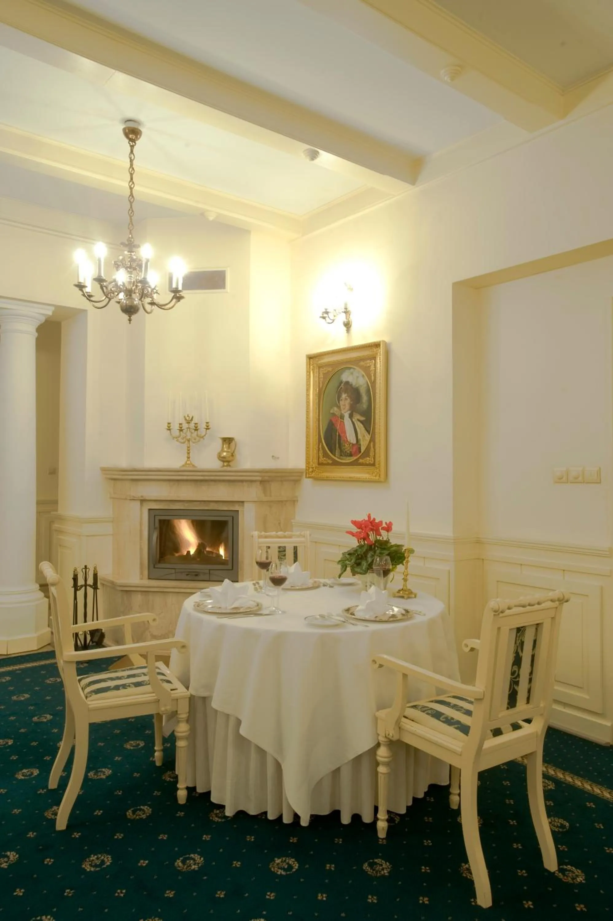 Restaurant/places to eat in Hotel "Zajazd Napoleoński"