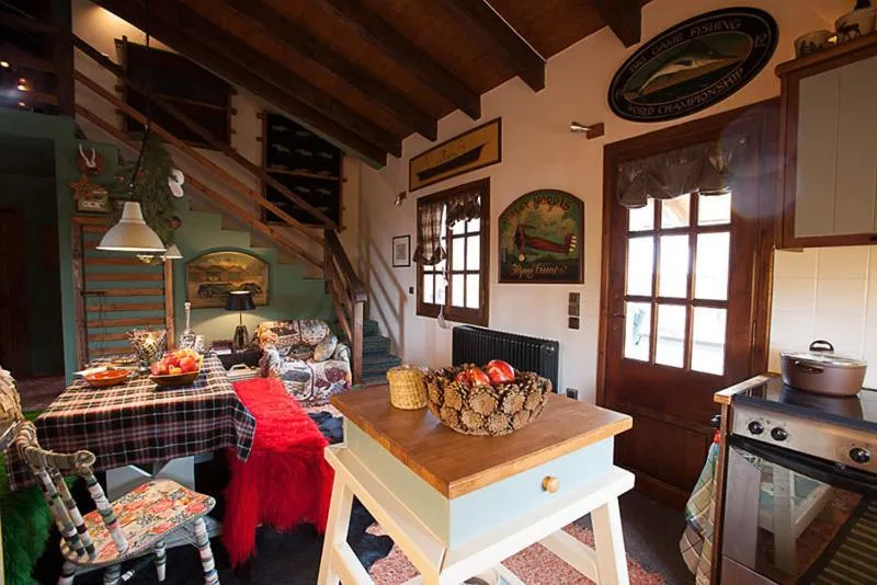 Dining area in Vasilikia Mountain Farm & Retreat