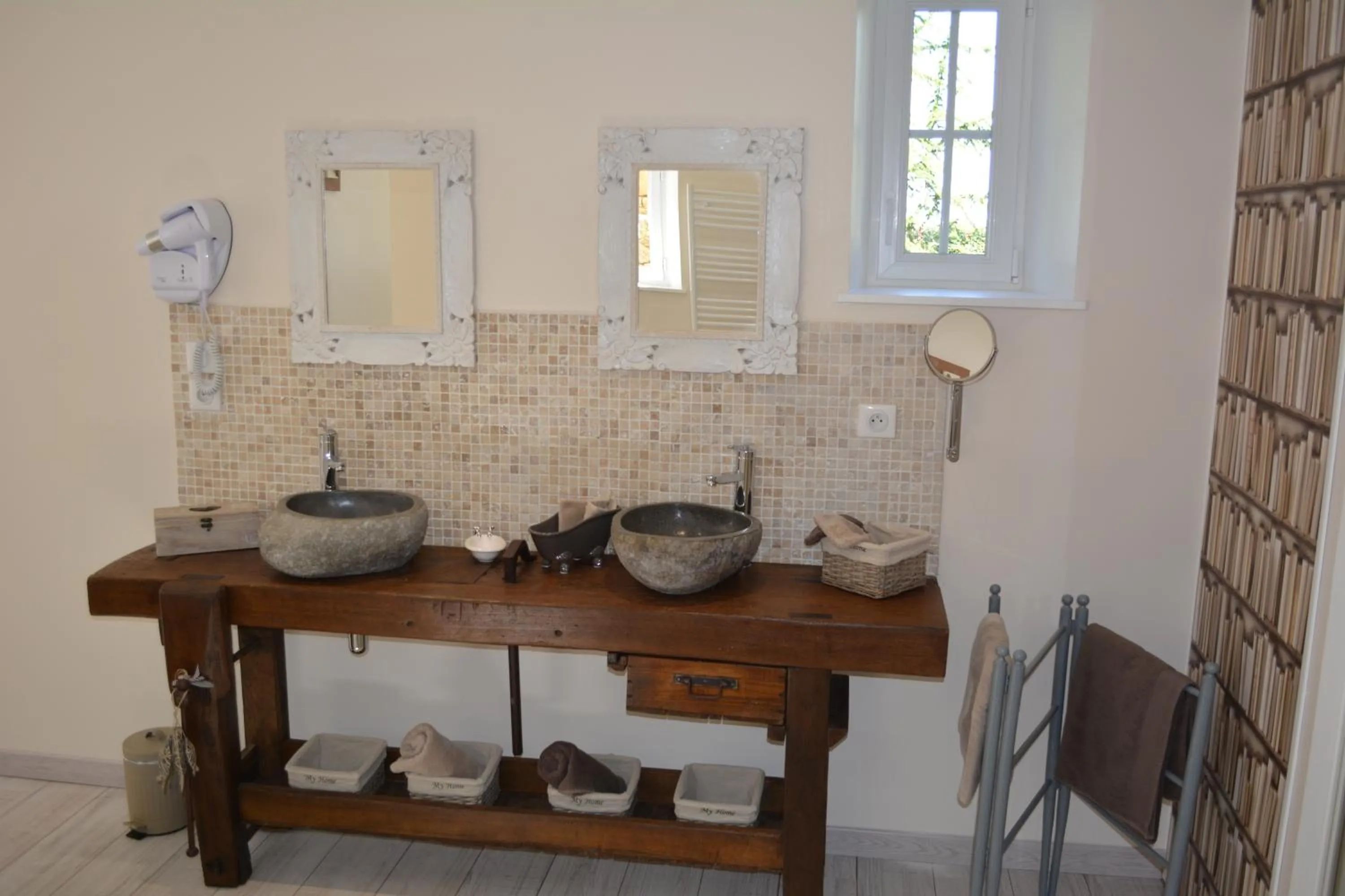 Bathroom in Aux 4 Cornes - Chambre d'hôtes
