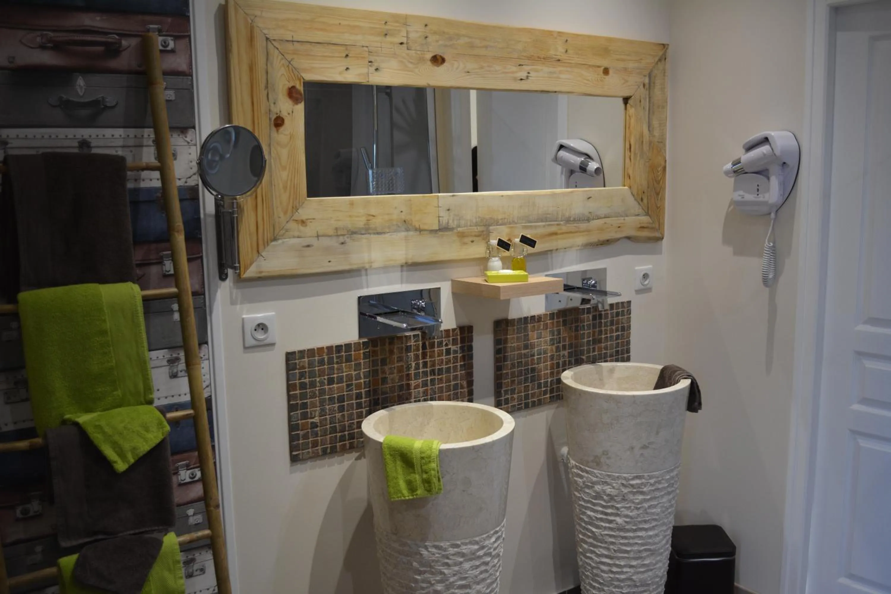 Bathroom in Aux 4 Cornes - Chambre d'hôtes