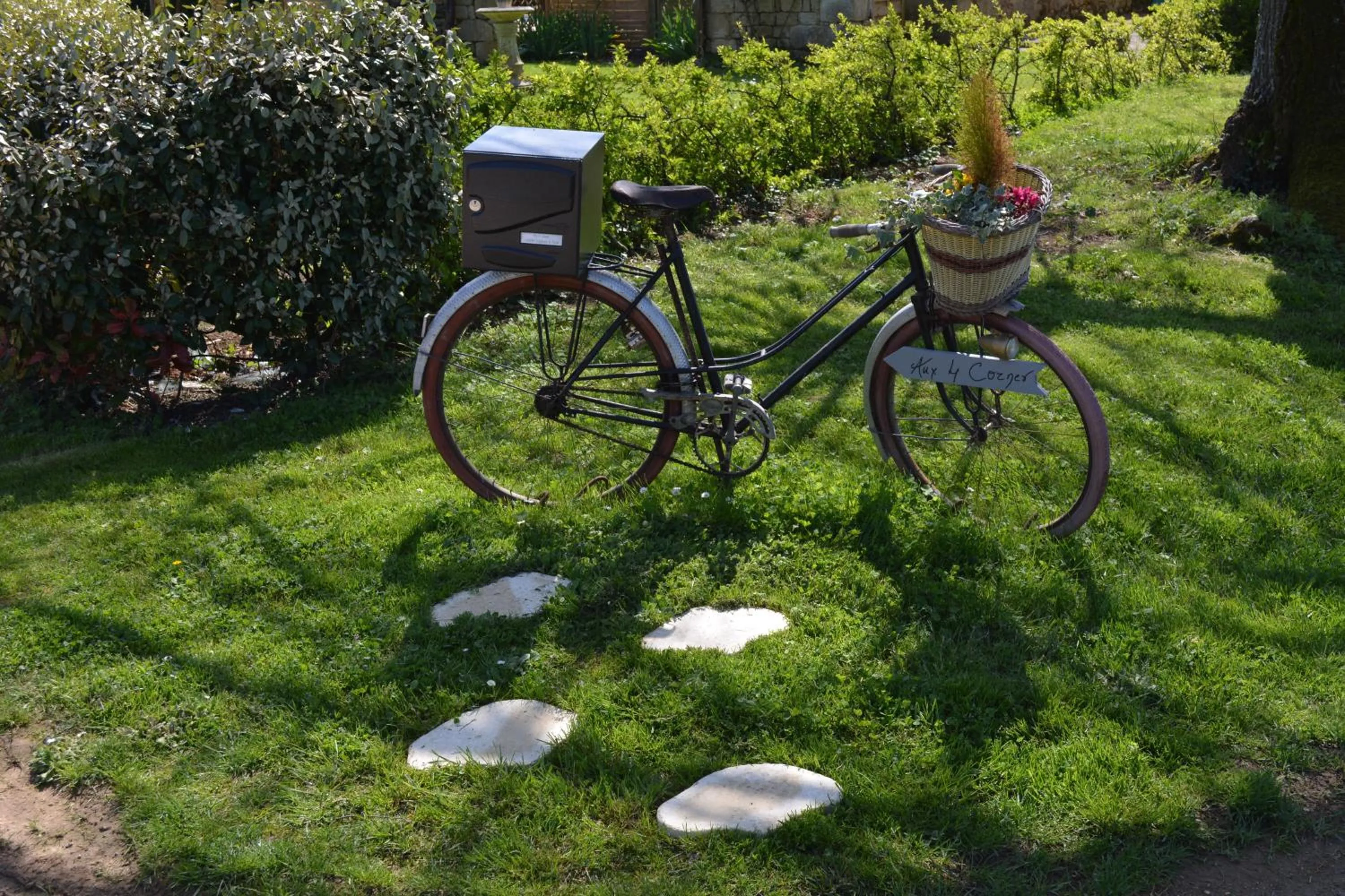 Garden in Aux 4 Cornes - Chambre d'hôtes