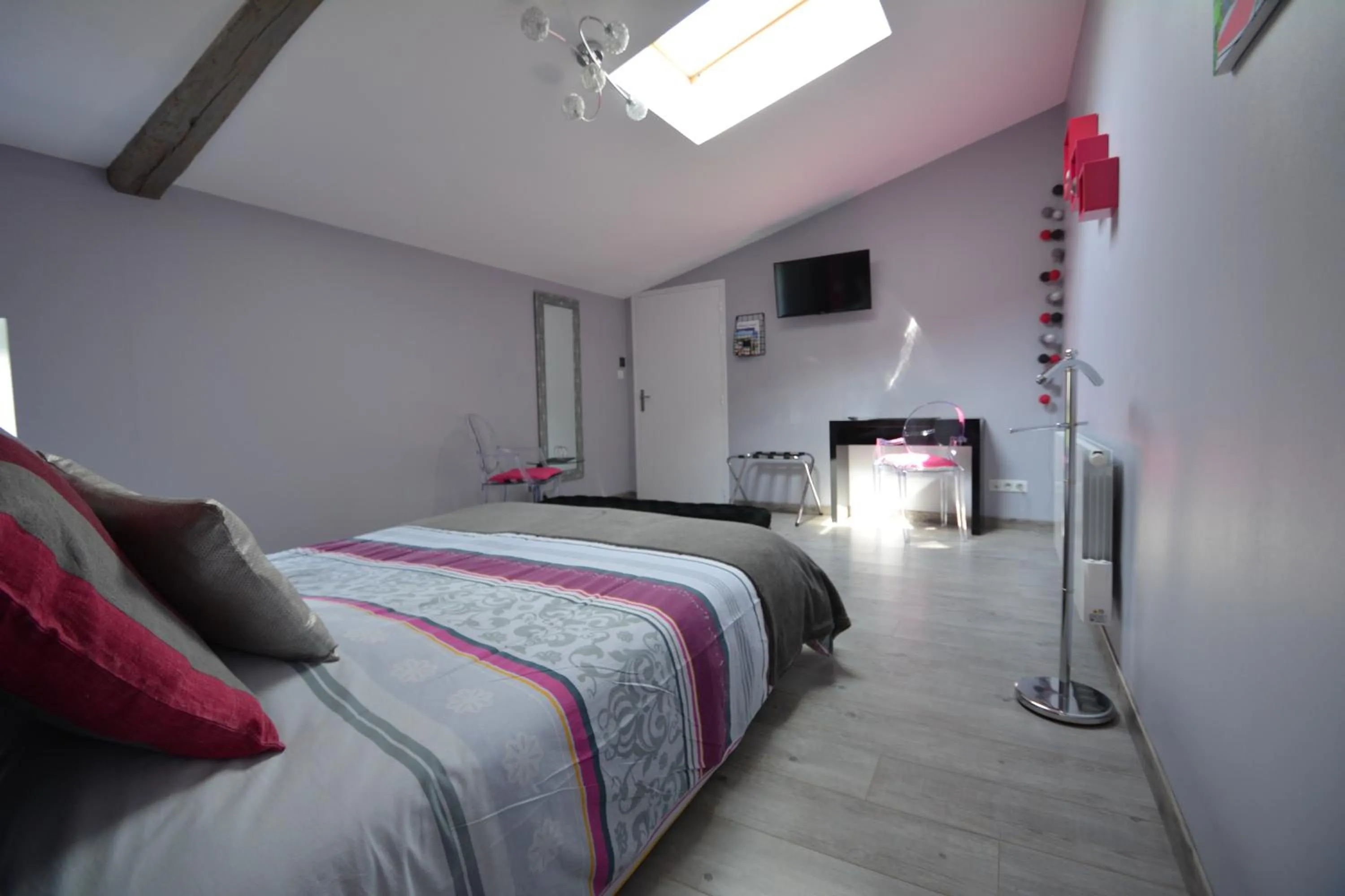 TV and multimedia, Bed in Aux 4 Cornes - Chambre d'hôtes