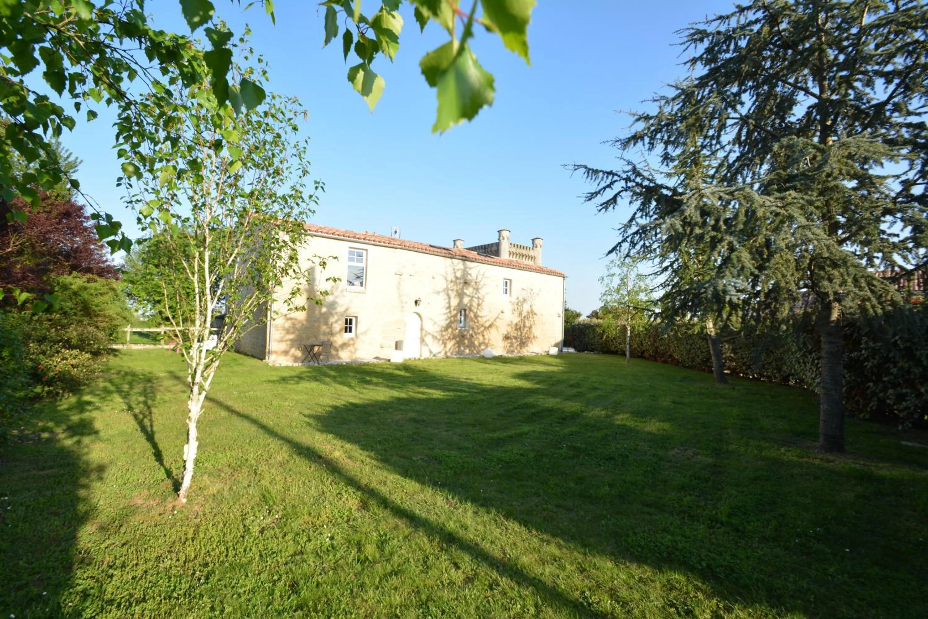 Facade/entrance in Aux 4 Cornes - Chambre d'hôtes