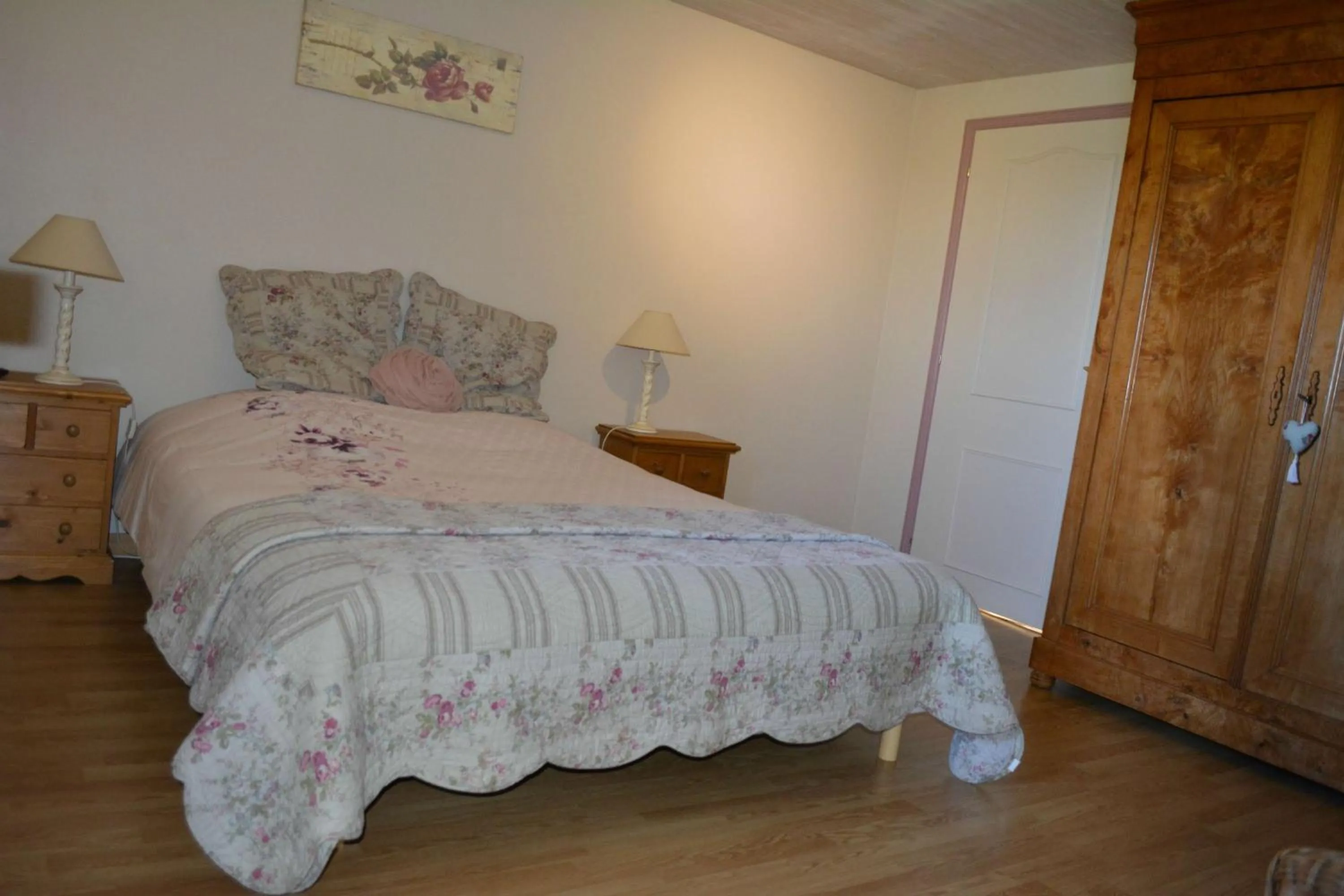 young children, Bed in Aux 4 Cornes - Chambre d'hôtes