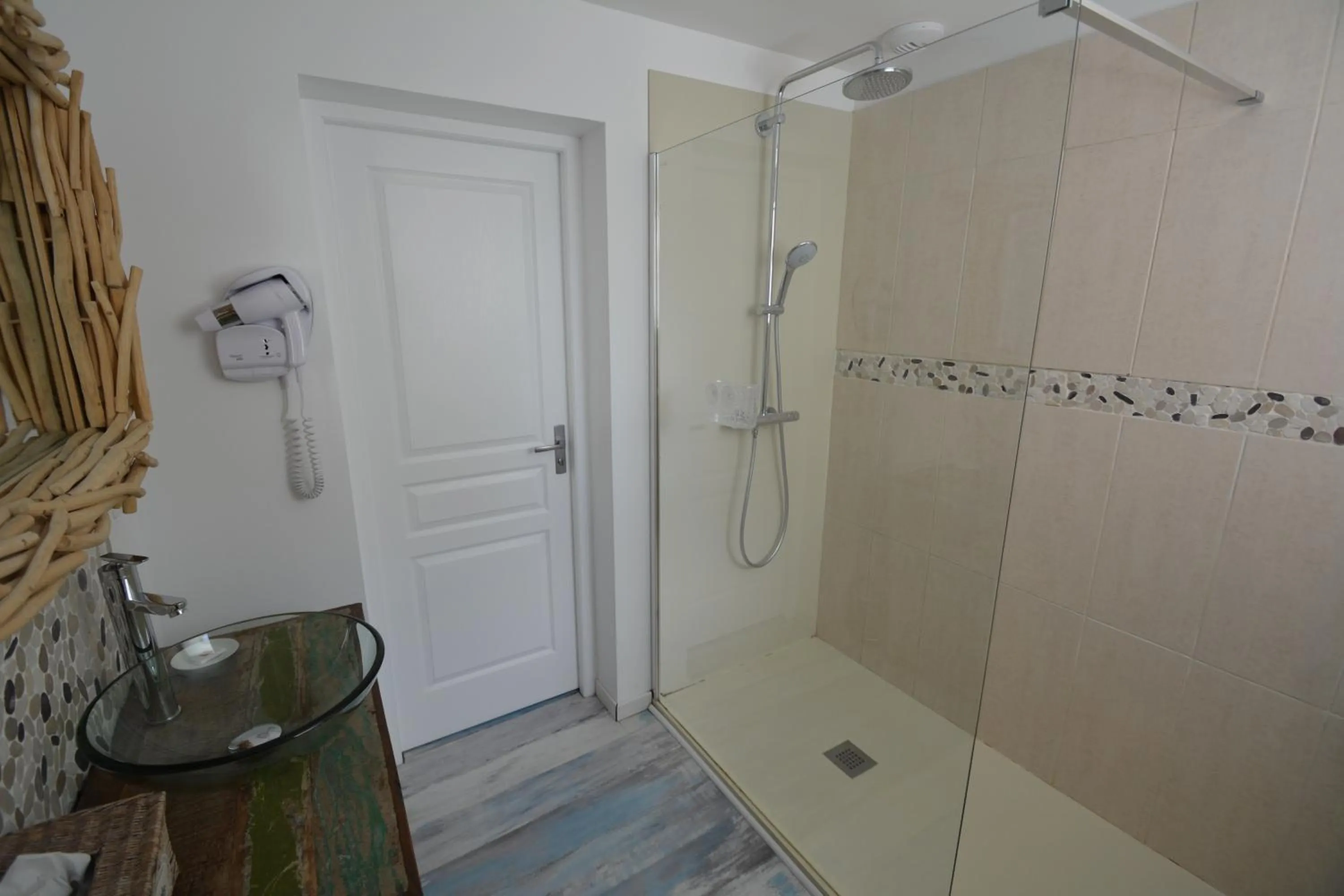 Shower in Aux 4 Cornes - Chambre d'hôtes