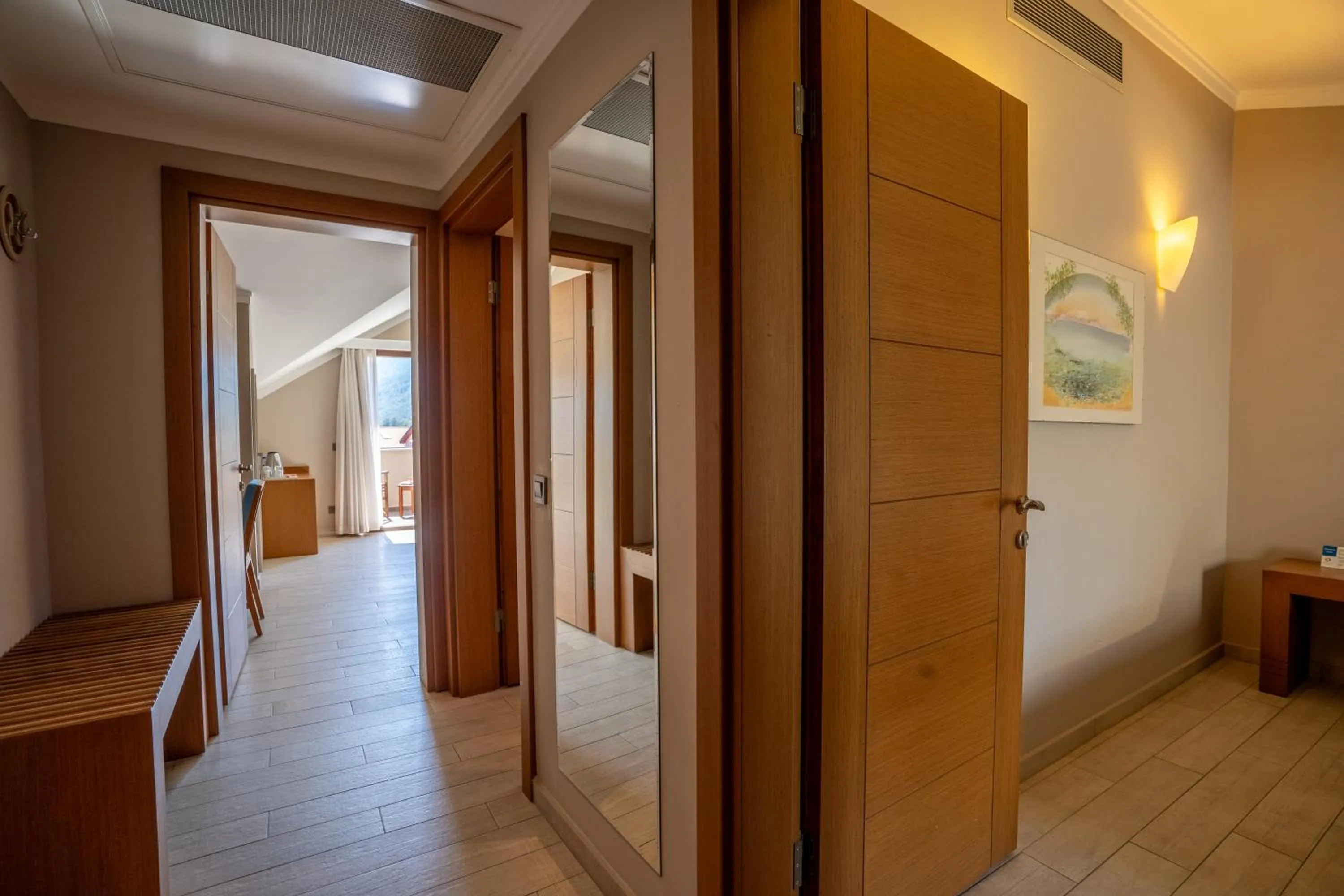 wardrobe in Renka Hotel & Spa