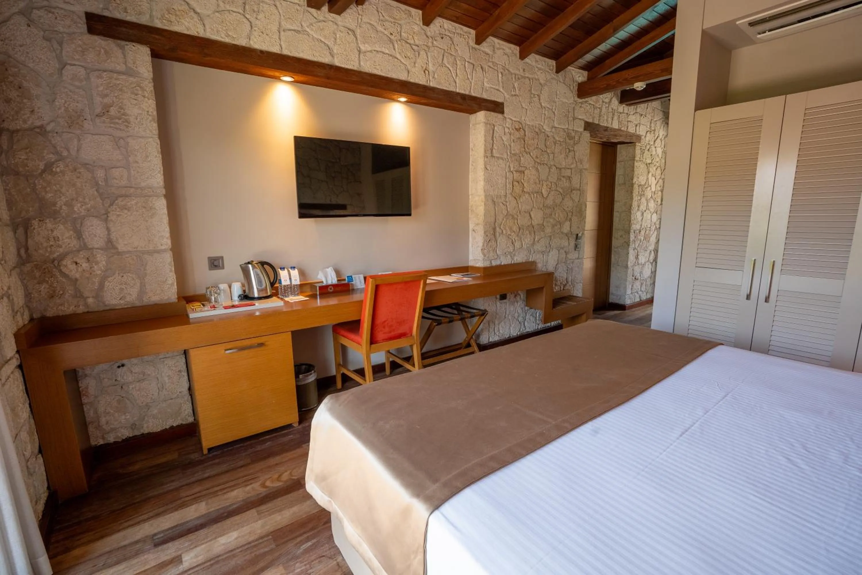 TV and multimedia, Bed in Renka Hotel & Spa