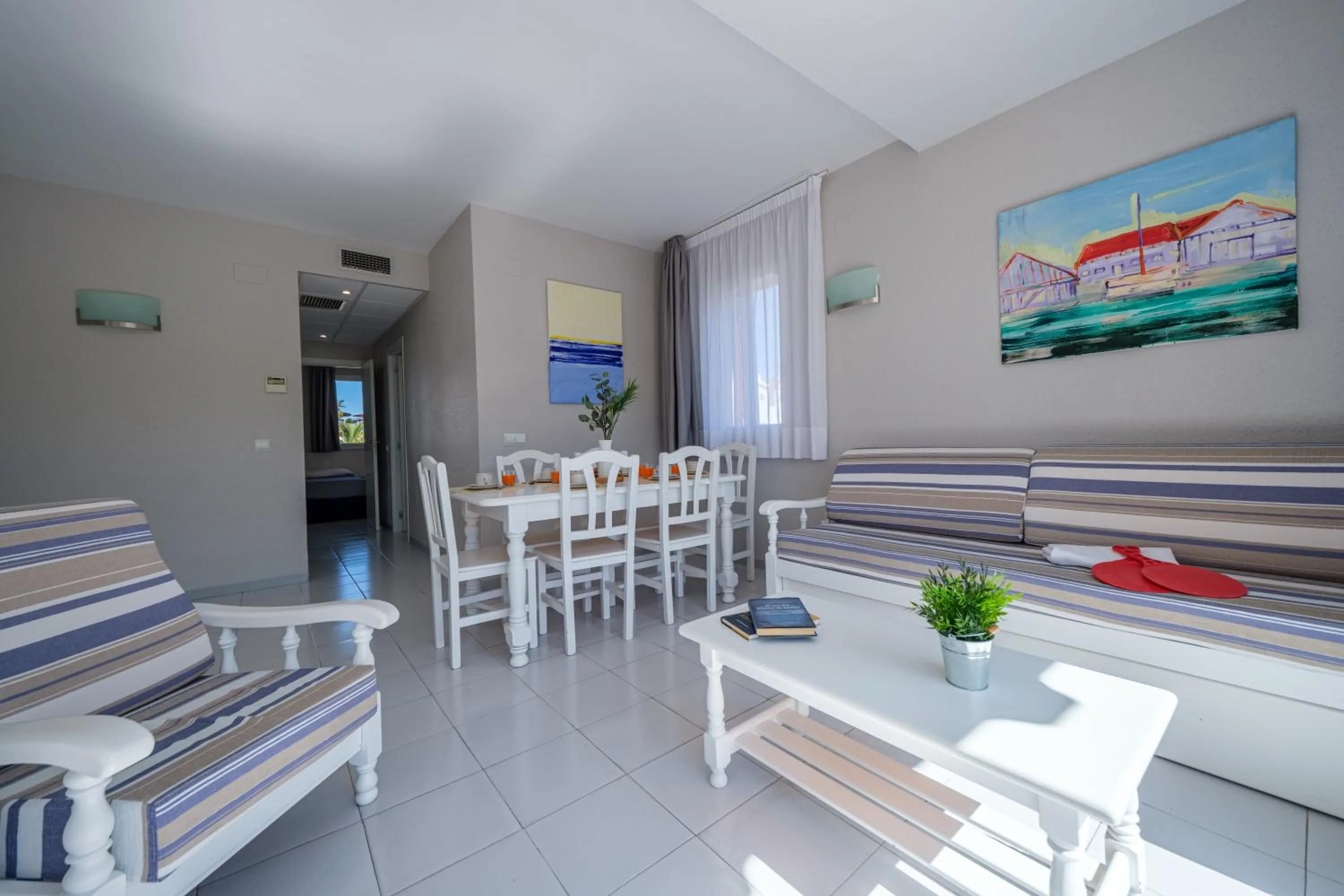 Communal lounge/ TV room in Apartamentos Estival Park