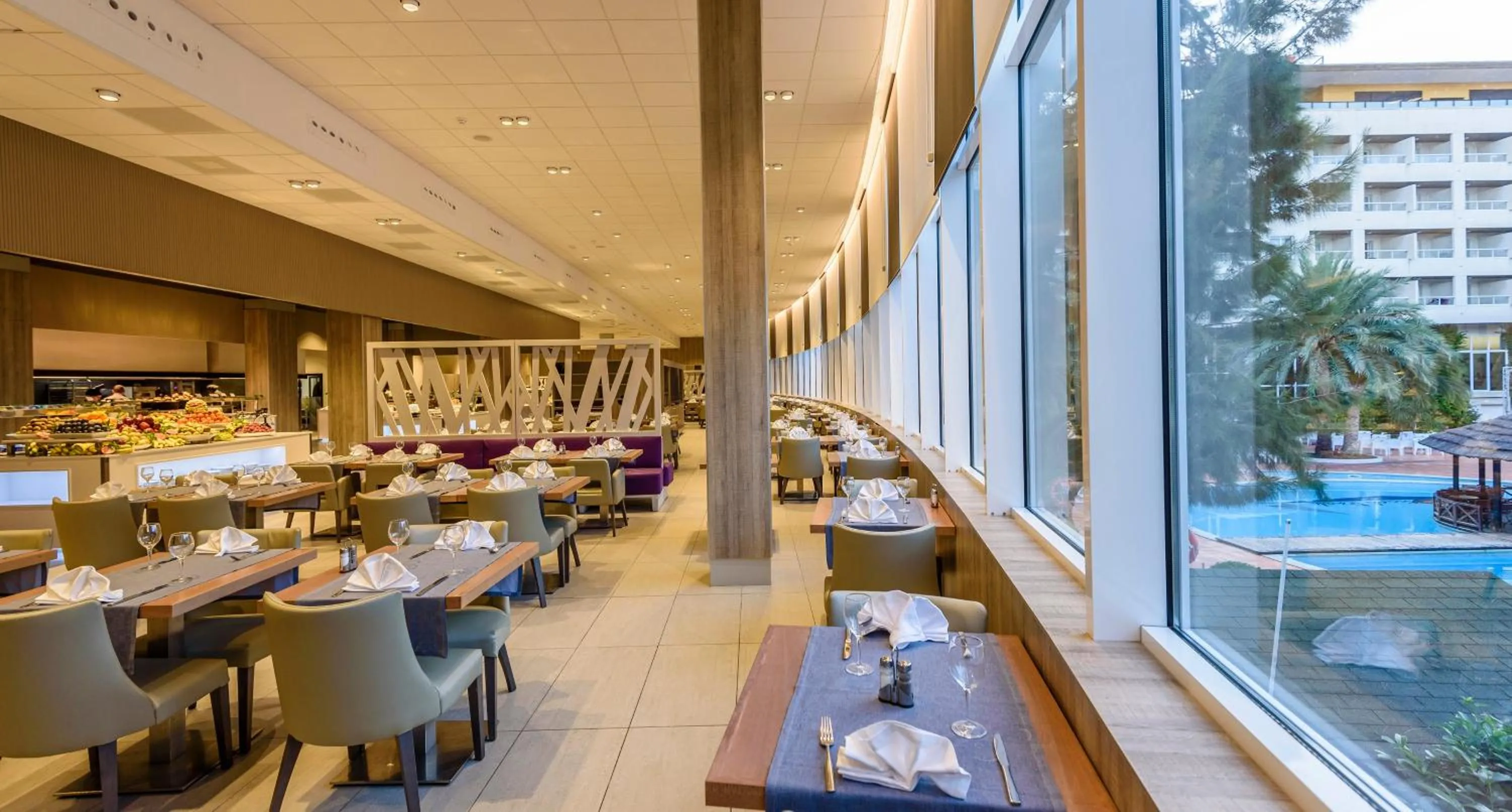 Restaurant/places to eat in Apartamentos Estival Park