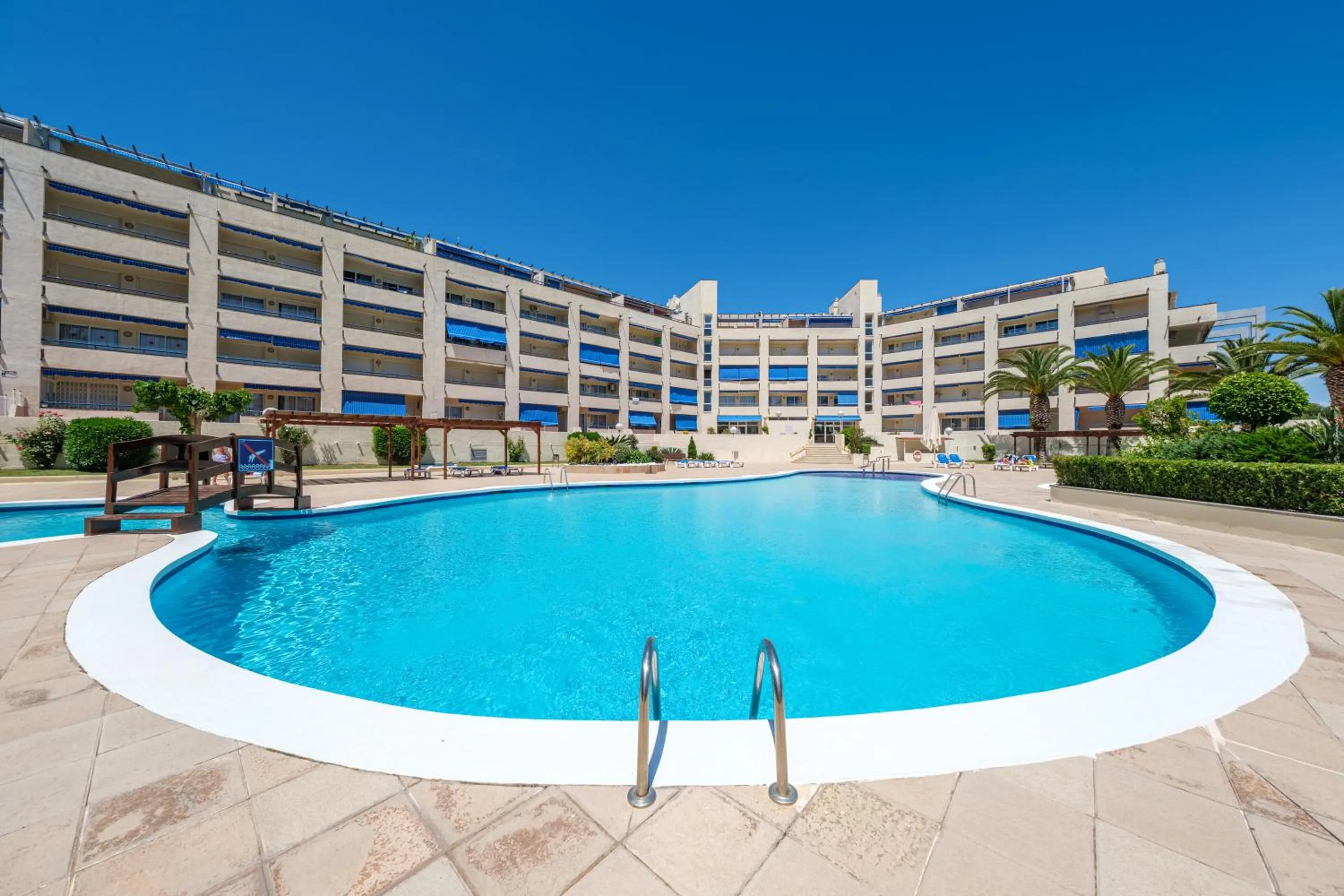 Swimming pool in Apartamentos Estival Park