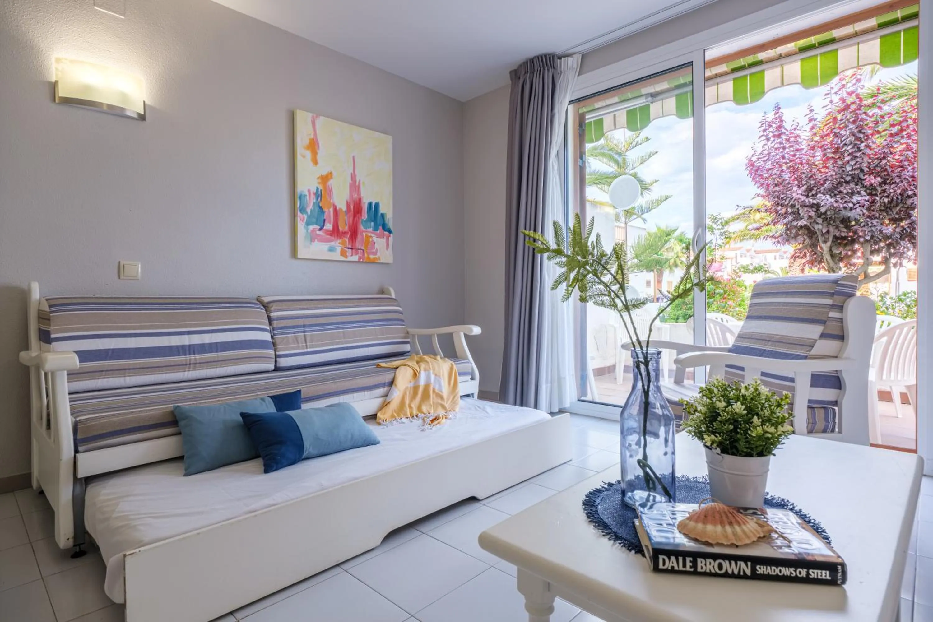 Communal lounge/ TV room, Bed in Apartamentos Estival Park