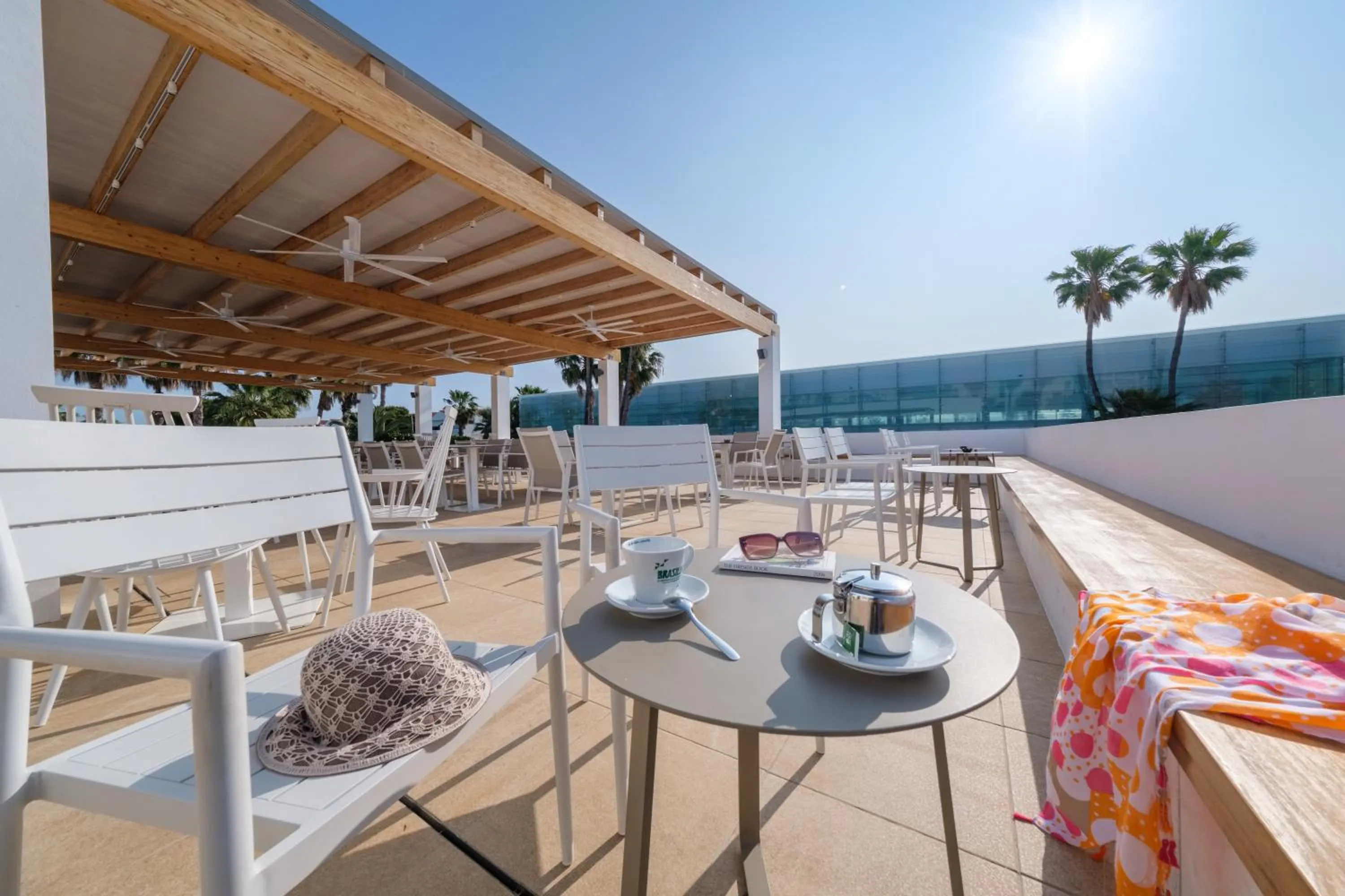 Restaurant/places to eat in Apartamentos Estival Park