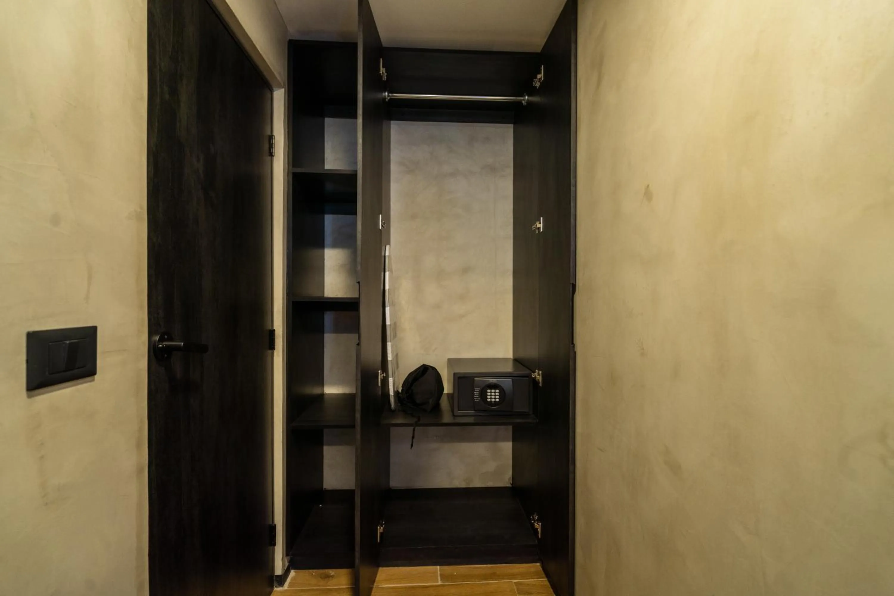 wardrobe in Hotel Alcala Expo