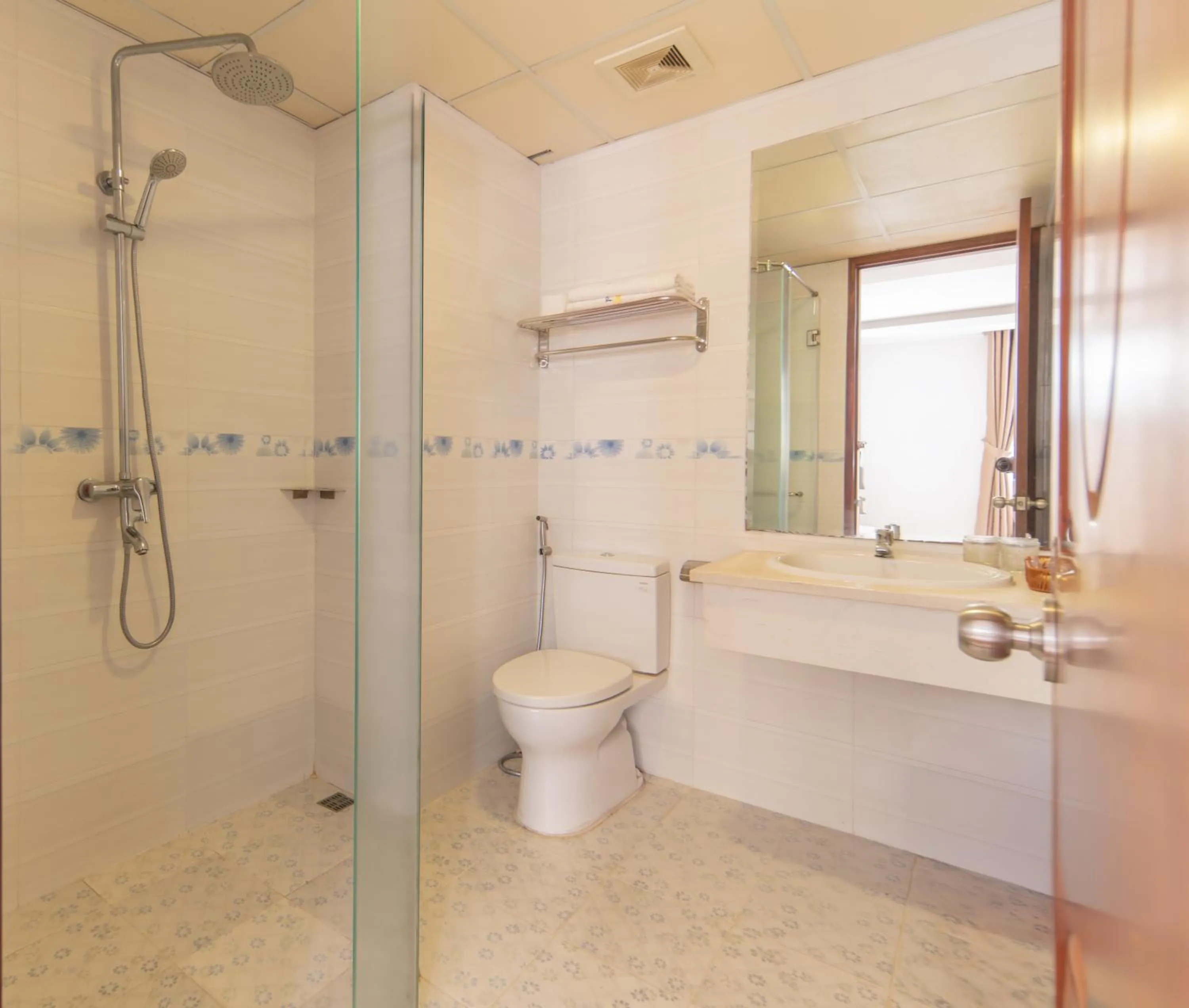 Shower in Nang Vang Hotel Nha Trang