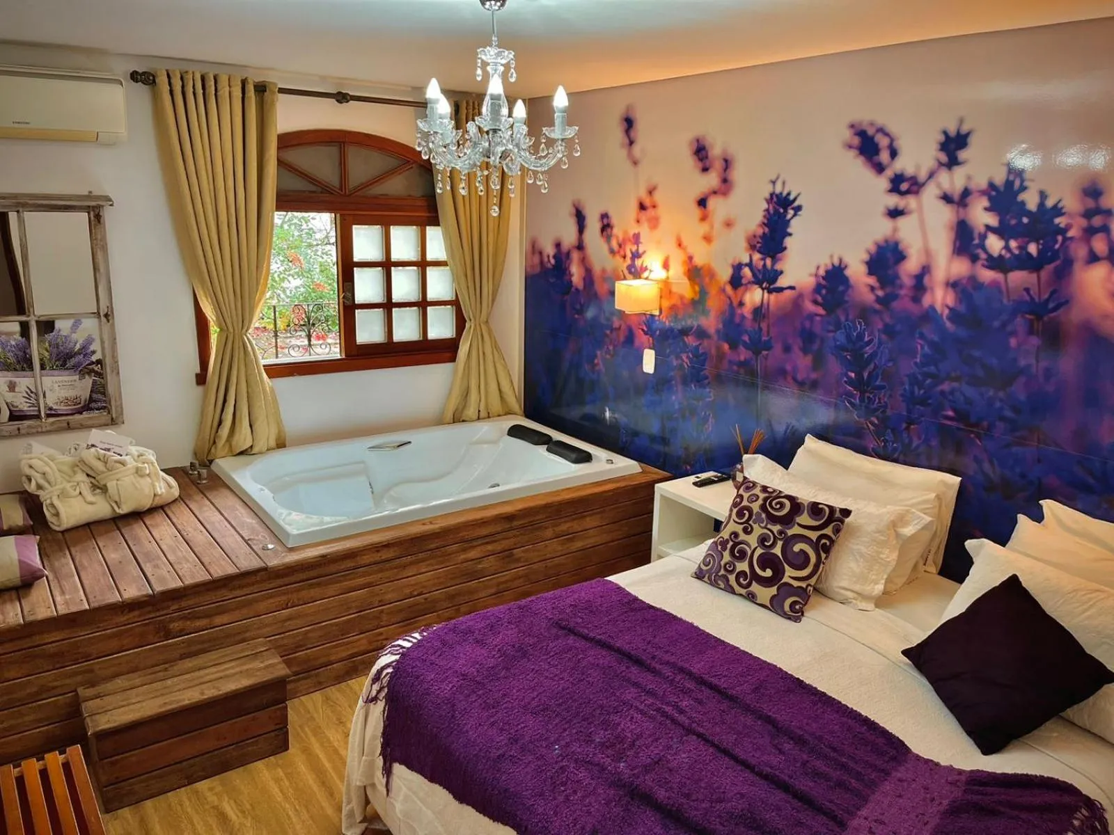 Hot Tub in Pousada La Lavande