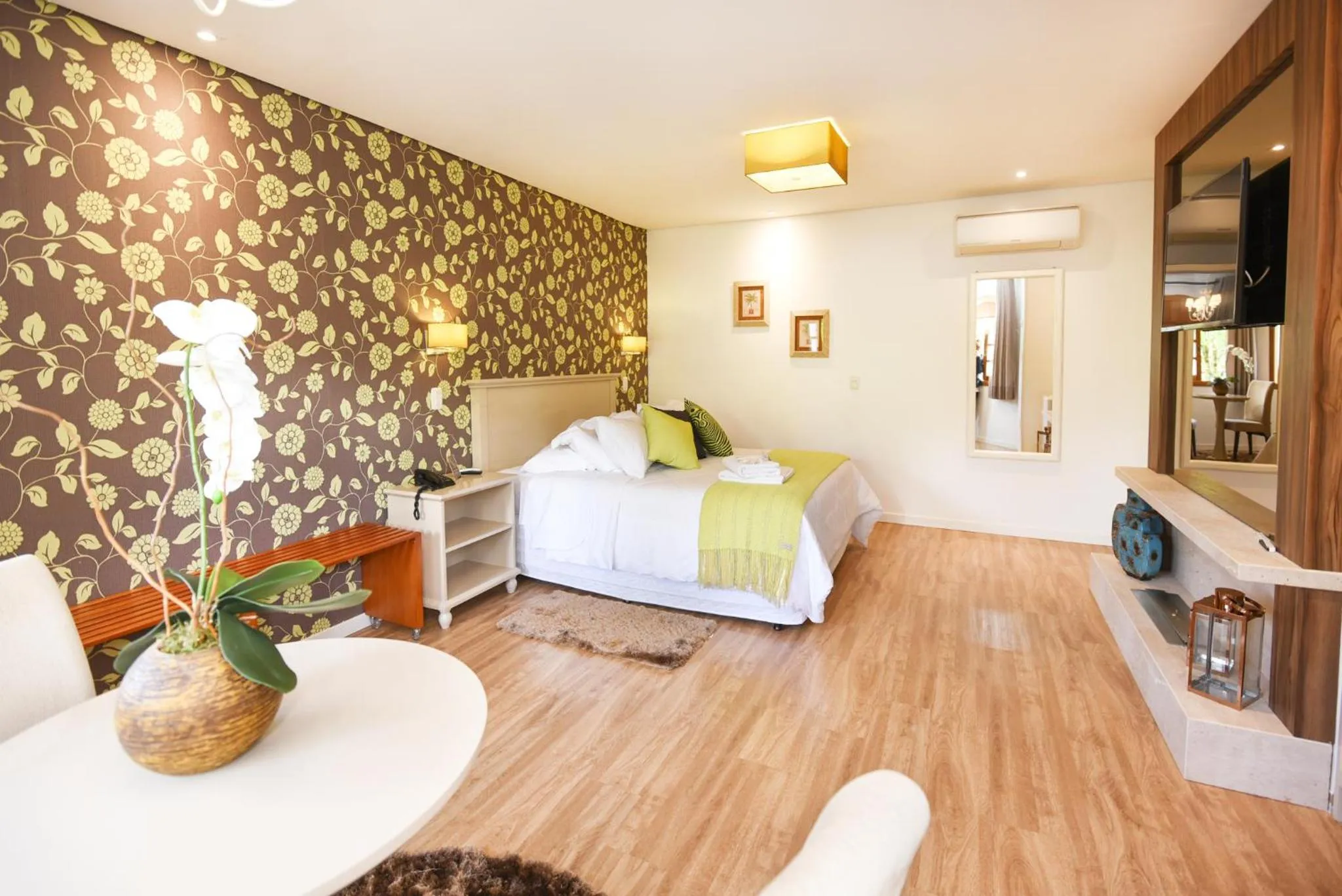 Photo of the whole room in Pousada La Lavande