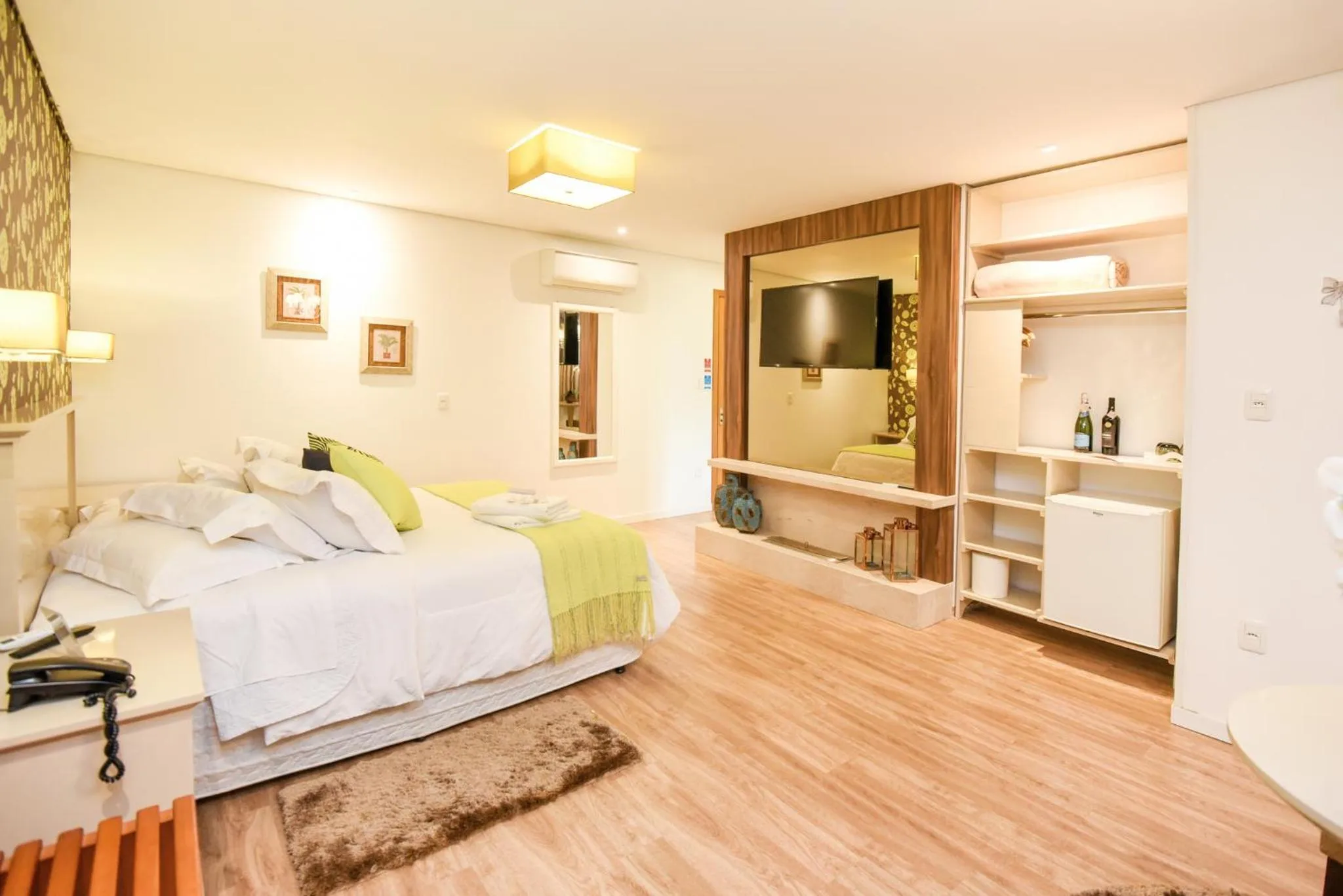 Photo of the whole room in Pousada La Lavande