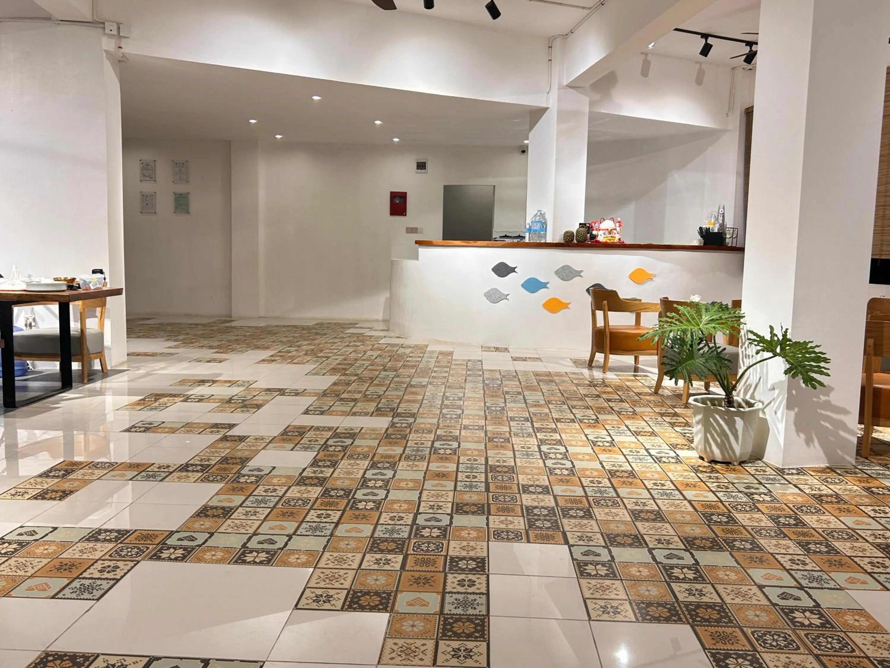 Restaurant/places to eat in Fun Hotel