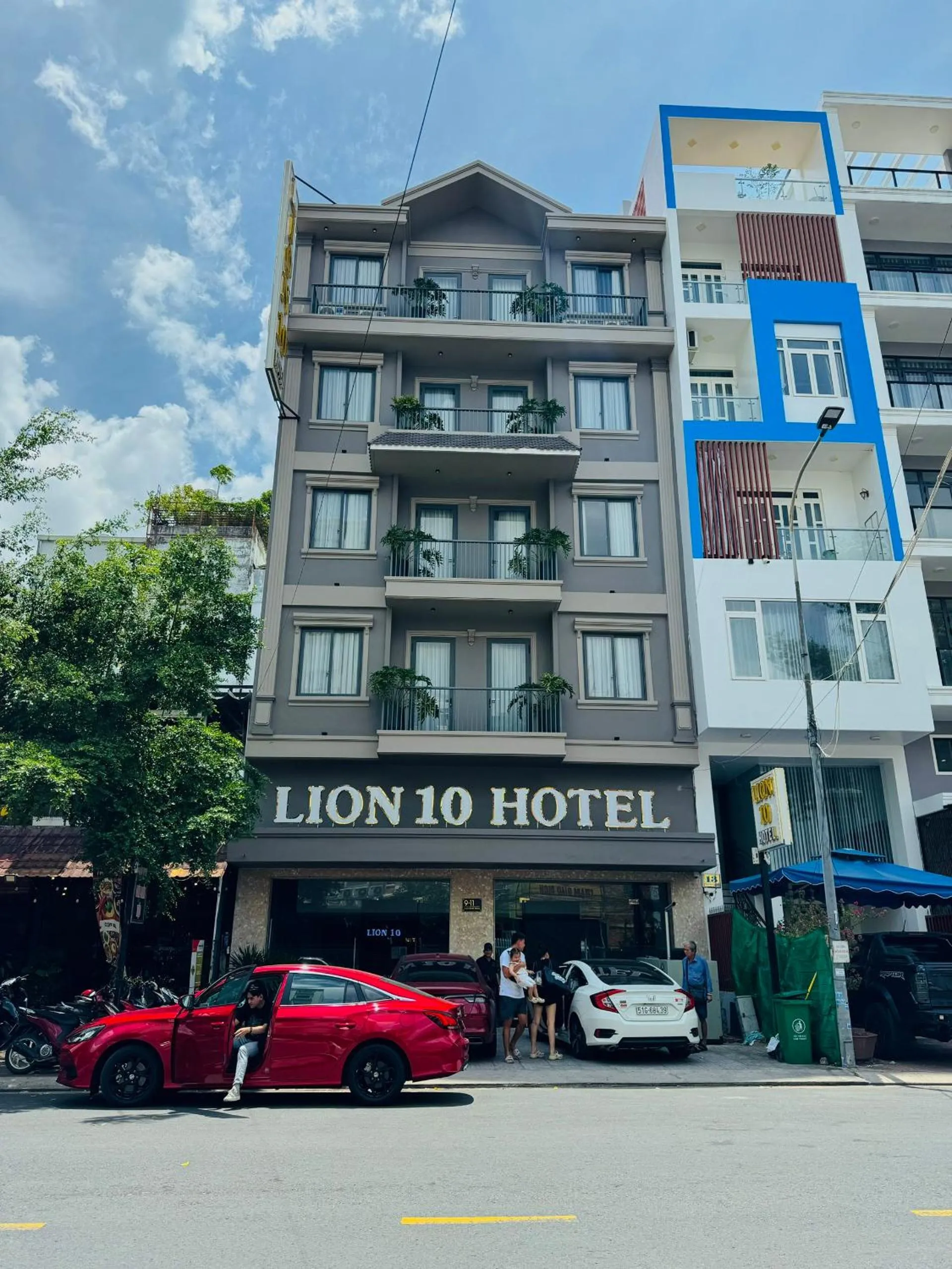 LION 10 HOTEL