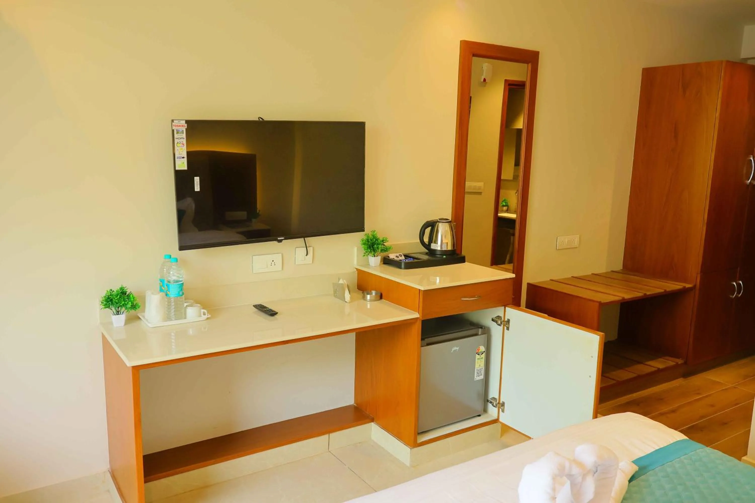 TV and multimedia in Sa-Ba Manali Inn, Mall Road