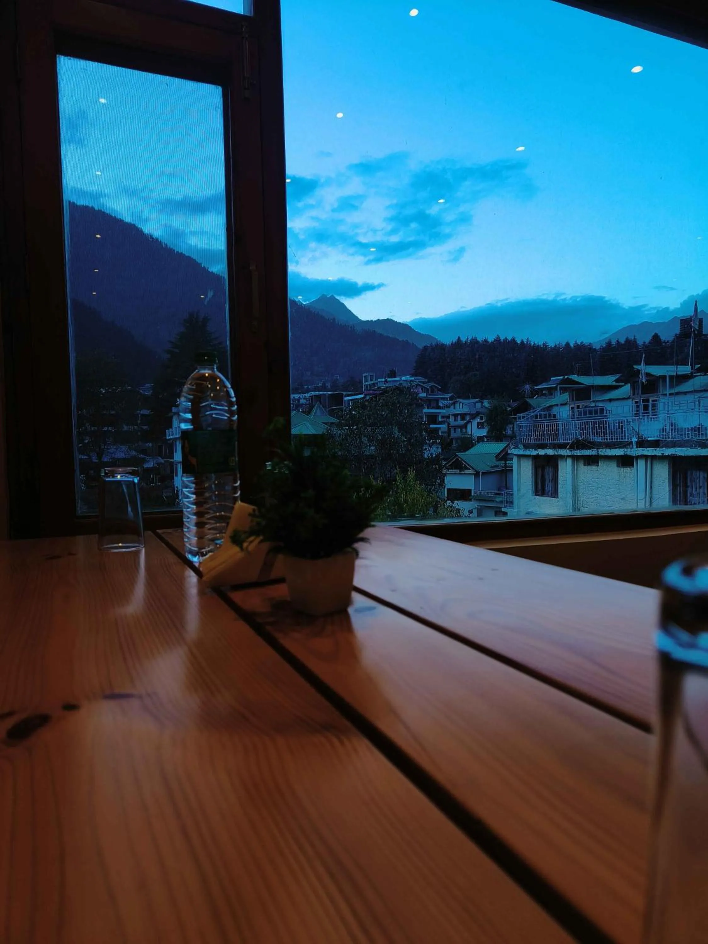 Restaurant/places to eat in Sa-Ba Manali Inn, Mall Road