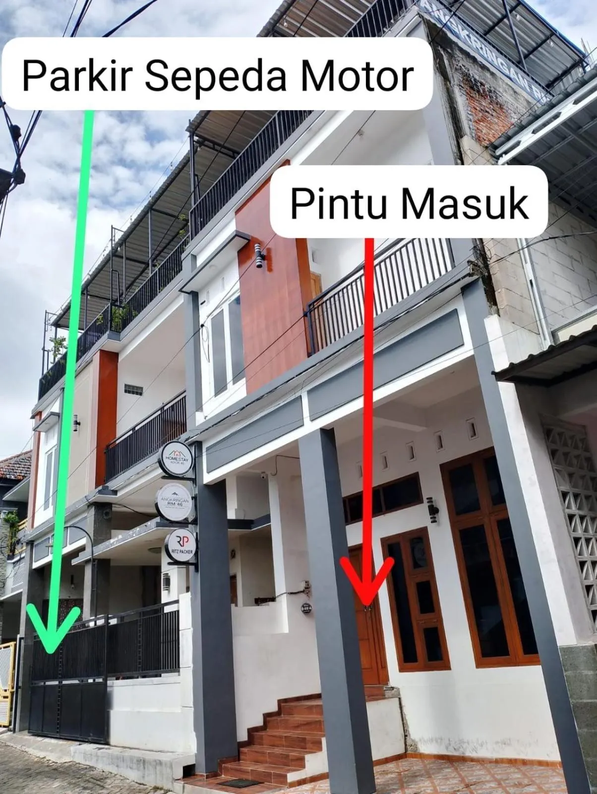 Facade/entrance in Ador 46 Homestay Syariah & Kost