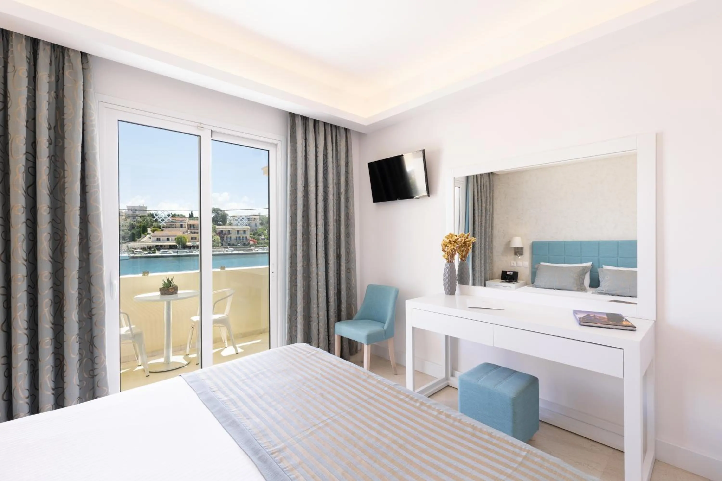 Bedroom, Bed in Melina Bay Boutique Hotel