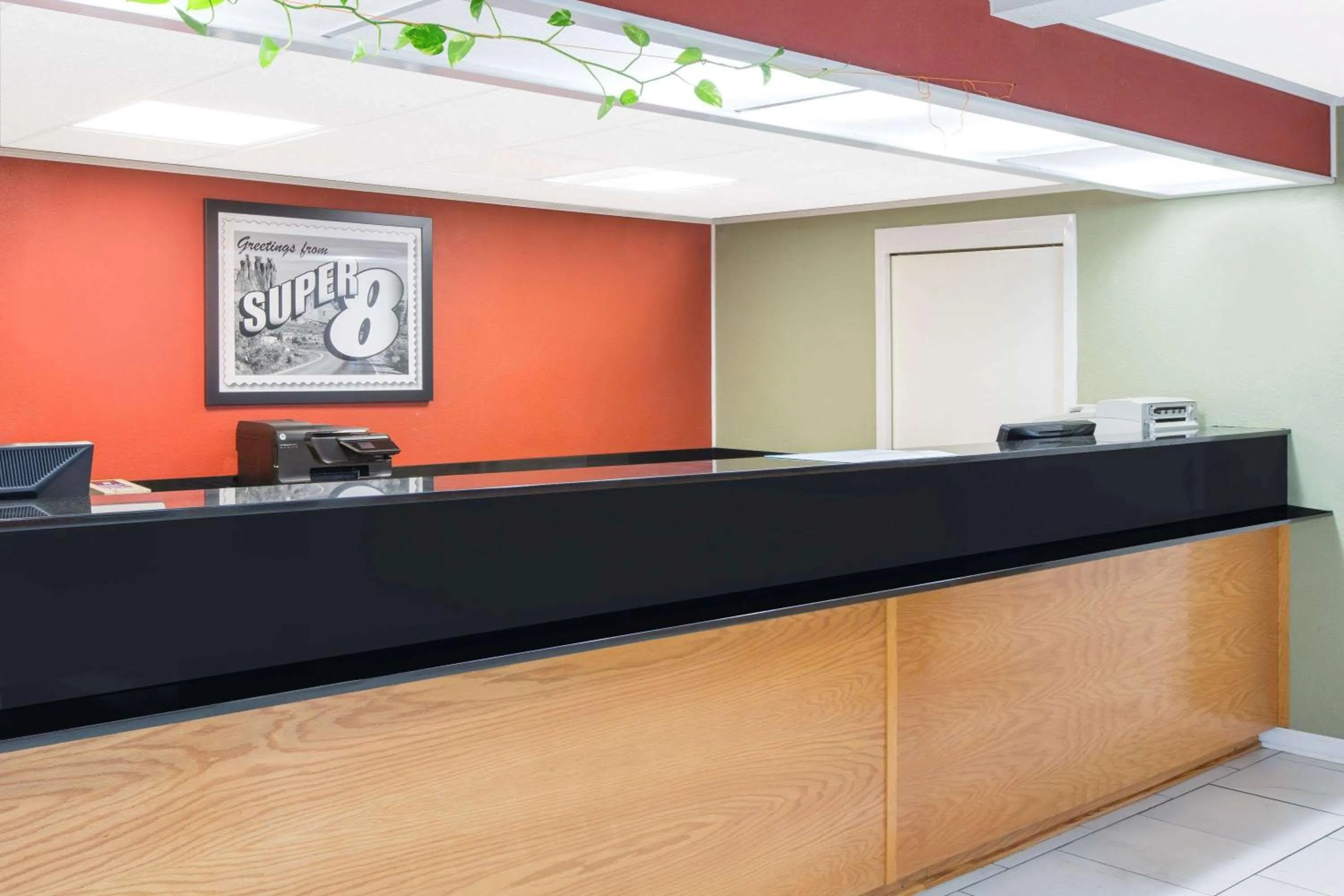 Lobby or reception in Super 8 by Wyndham Dothan