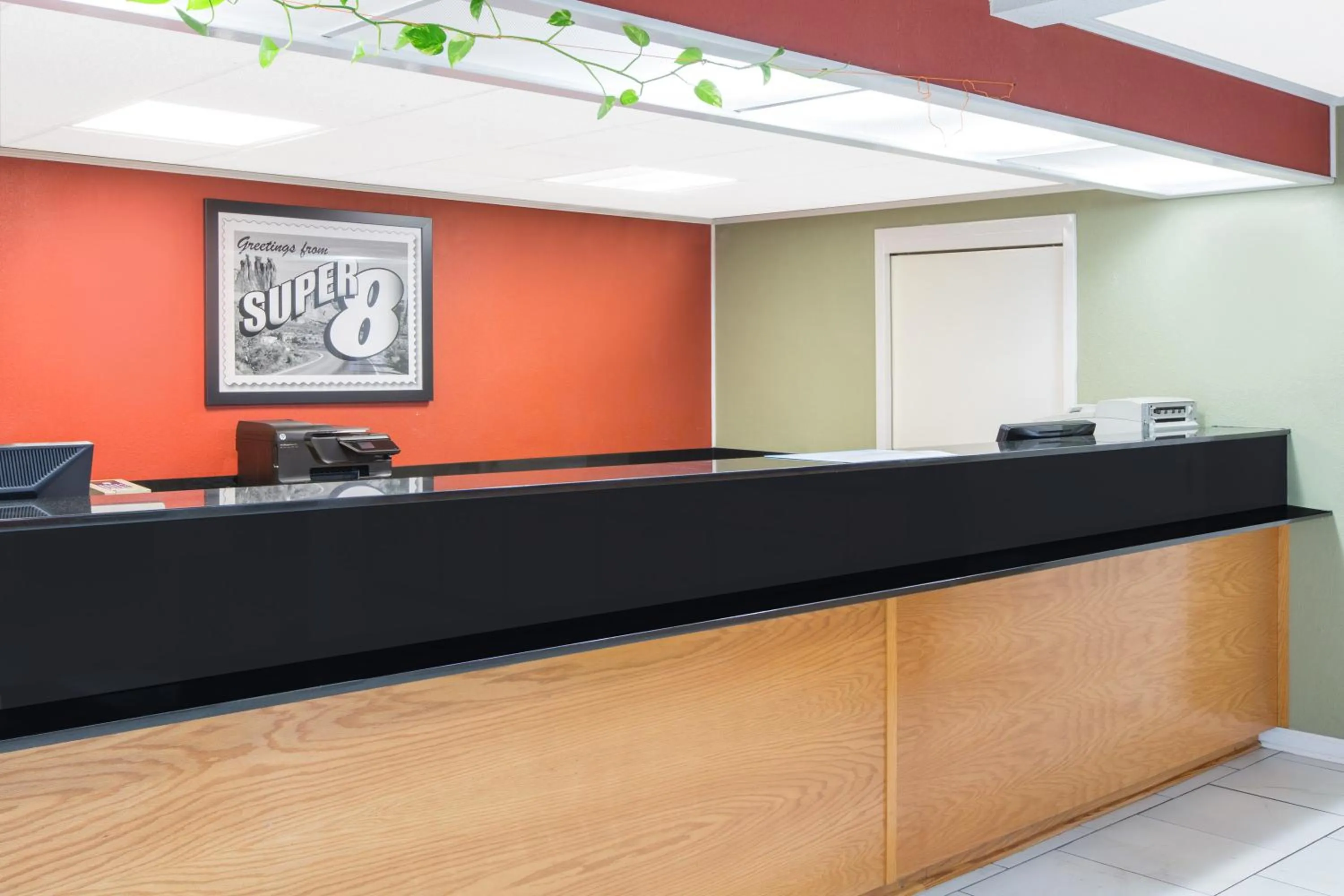 Lobby or reception in Super 8 by Wyndham Dothan