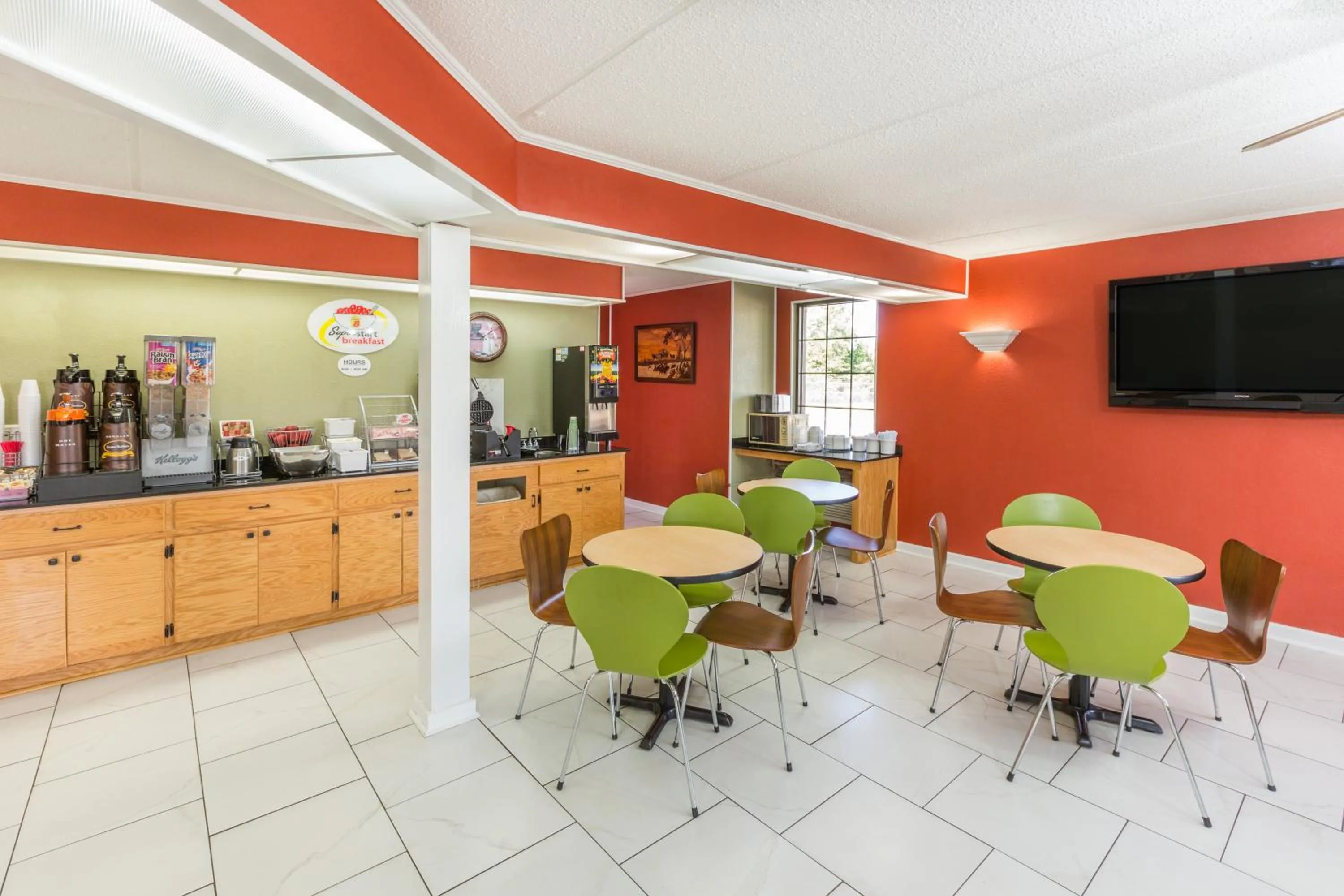 Continental breakfast in Super 8 by Wyndham Dothan