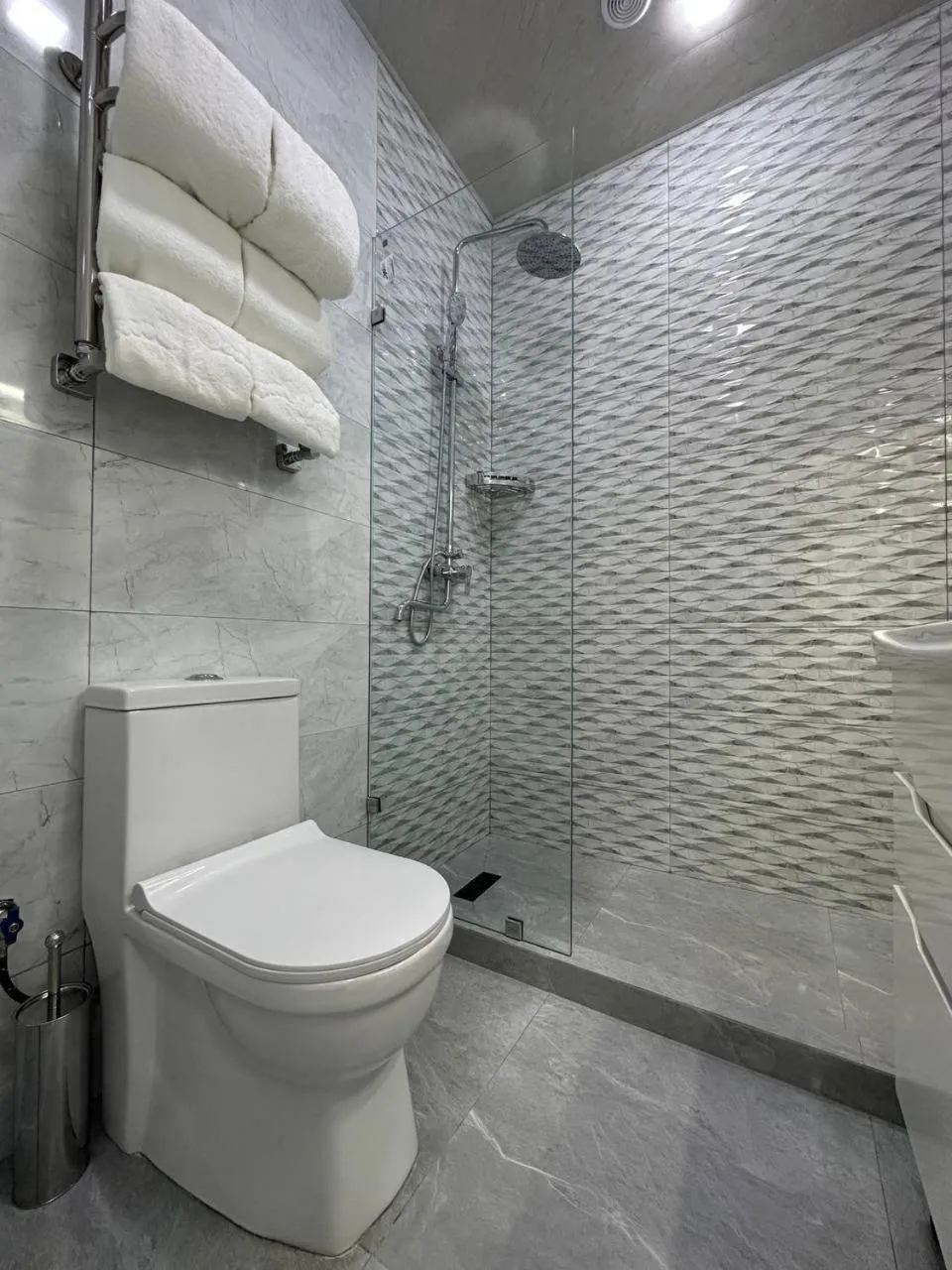 Shower in Panorama Hotel & More