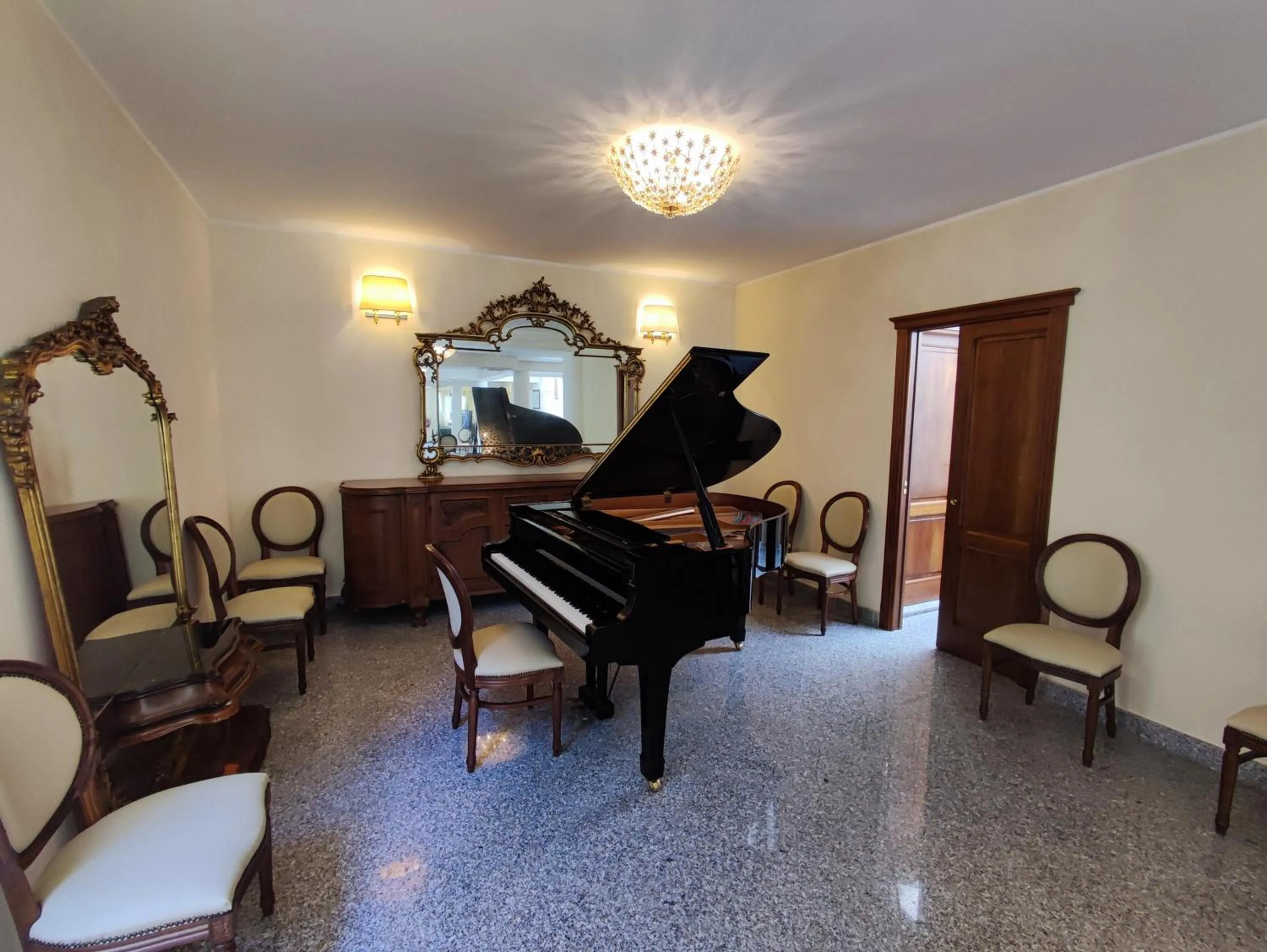 Lounge or bar, TV/Entertainment Center in Hotel Hieracon