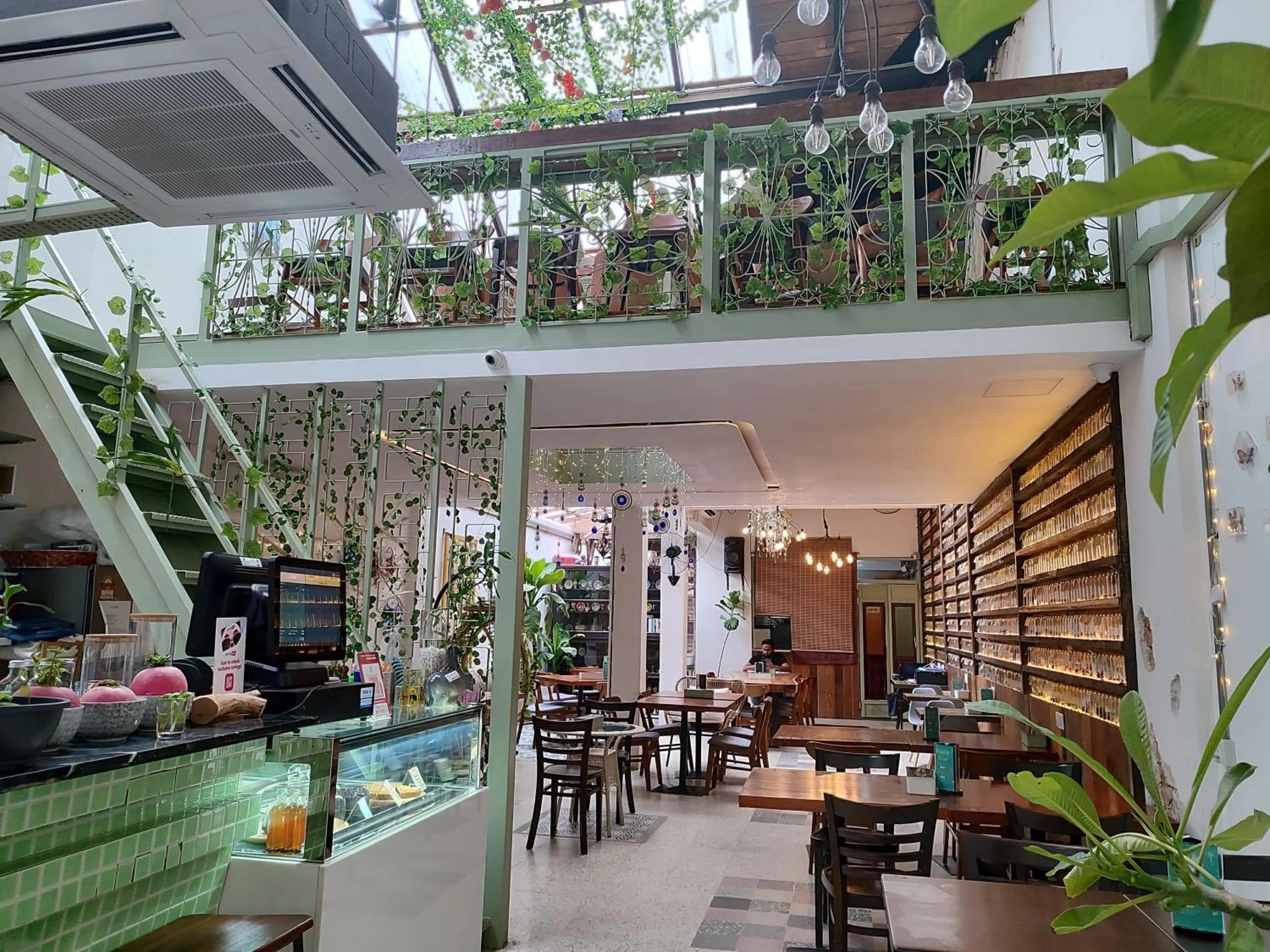 Restaurant/places to eat in Bestow Boutique Hotel