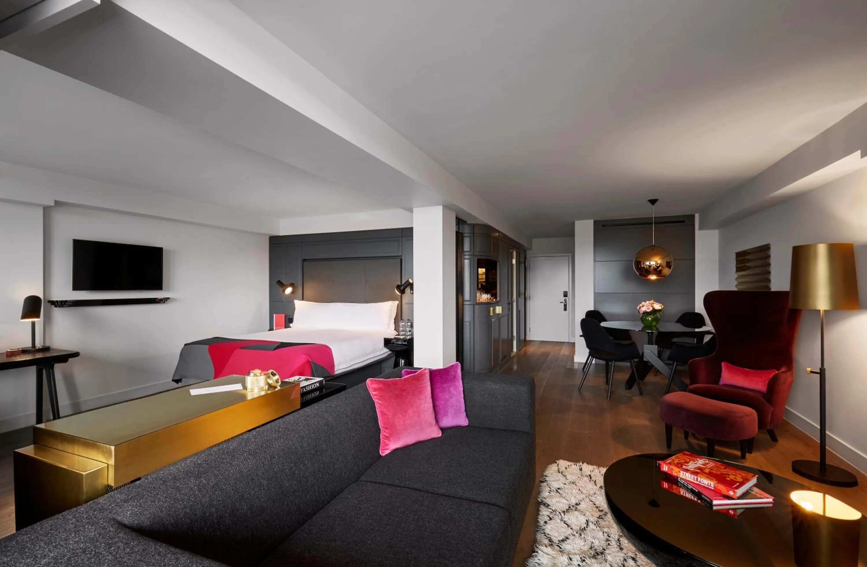 Bedroom, Bed in Sea Containers London