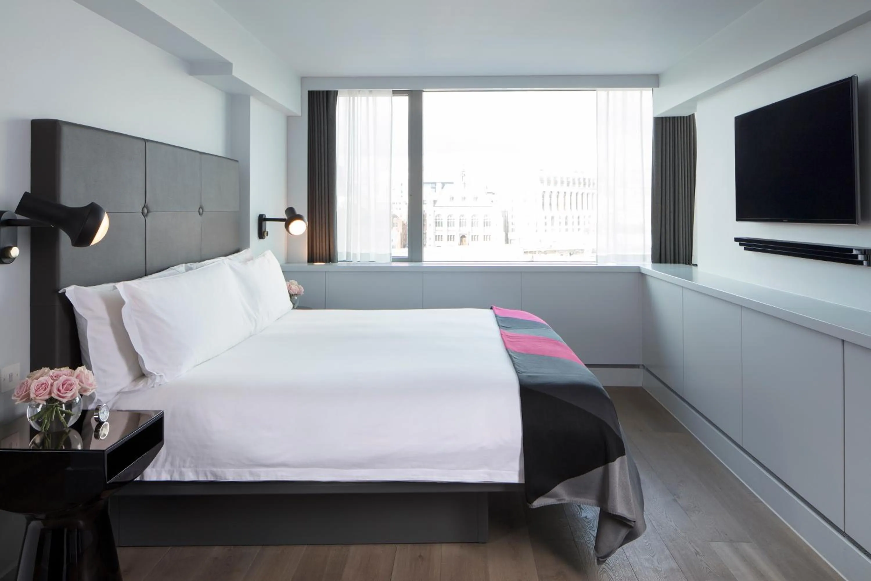 Bedroom, Bed in Sea Containers London