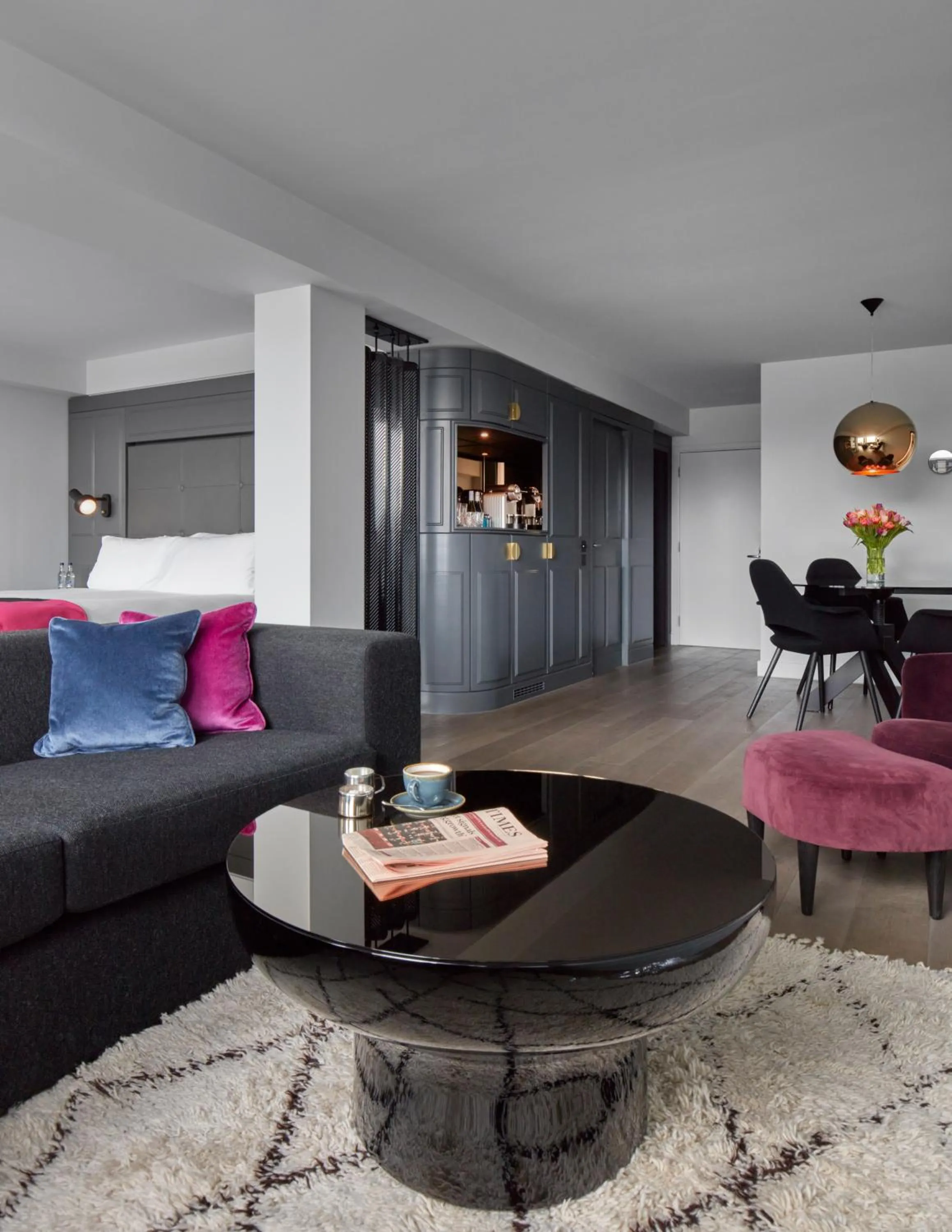 Photo of the whole room in Sea Containers London