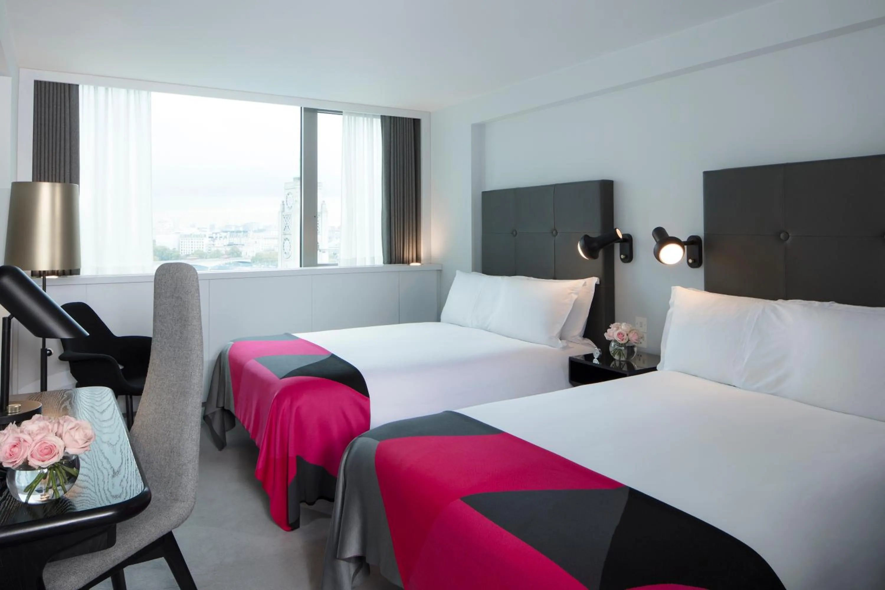 Bedroom, Bed in Sea Containers London
