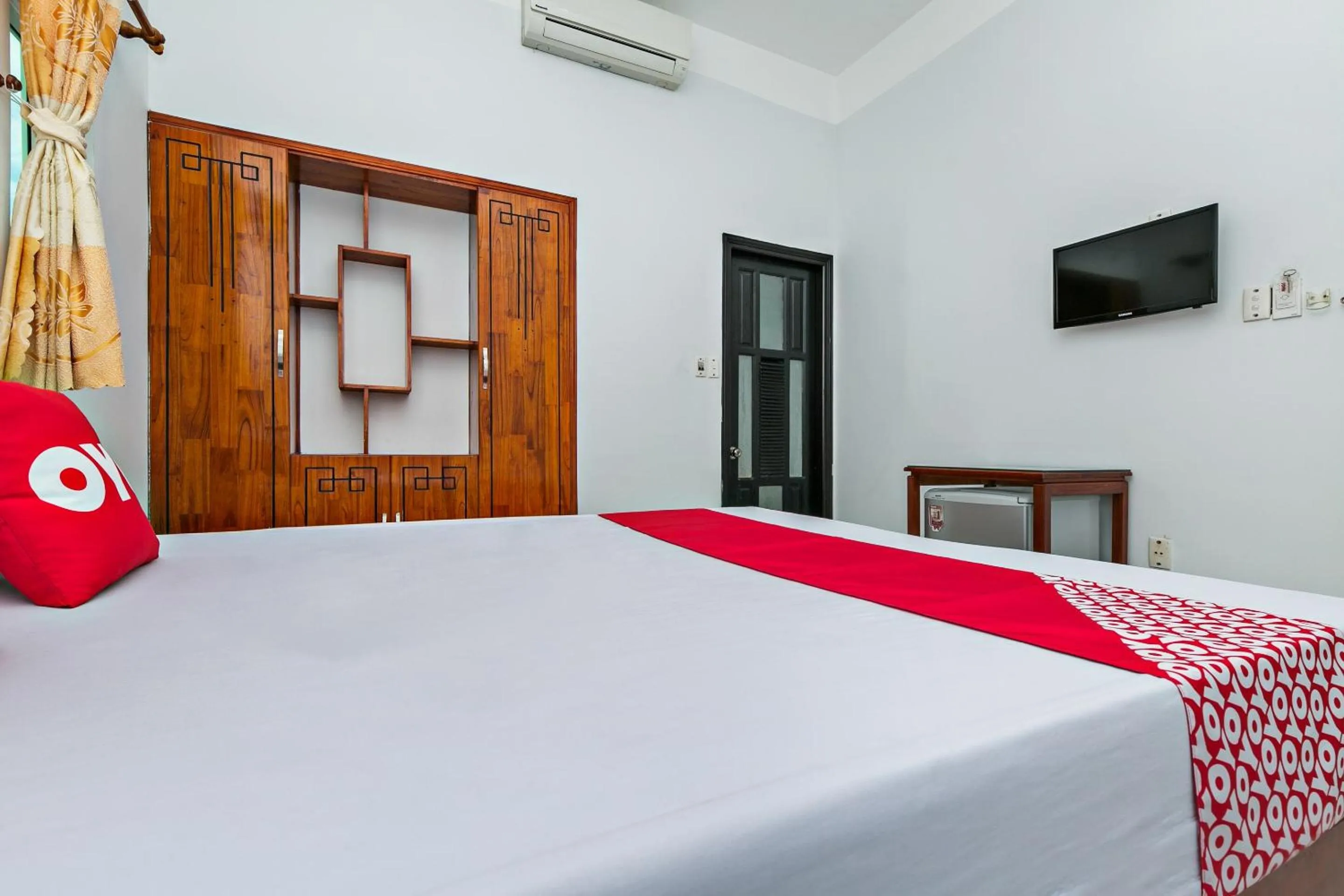 Bedroom in Loan Anh 2 Hotel