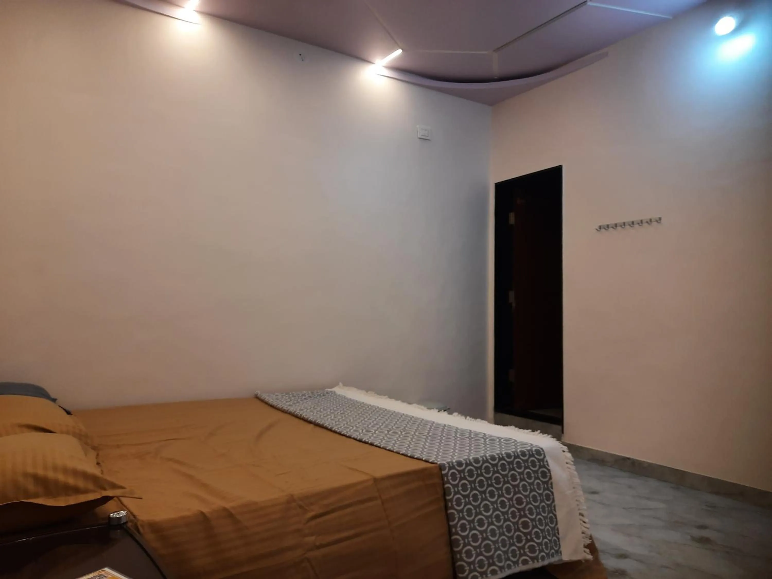 Bed in Shriguru Guest House Akkalkot