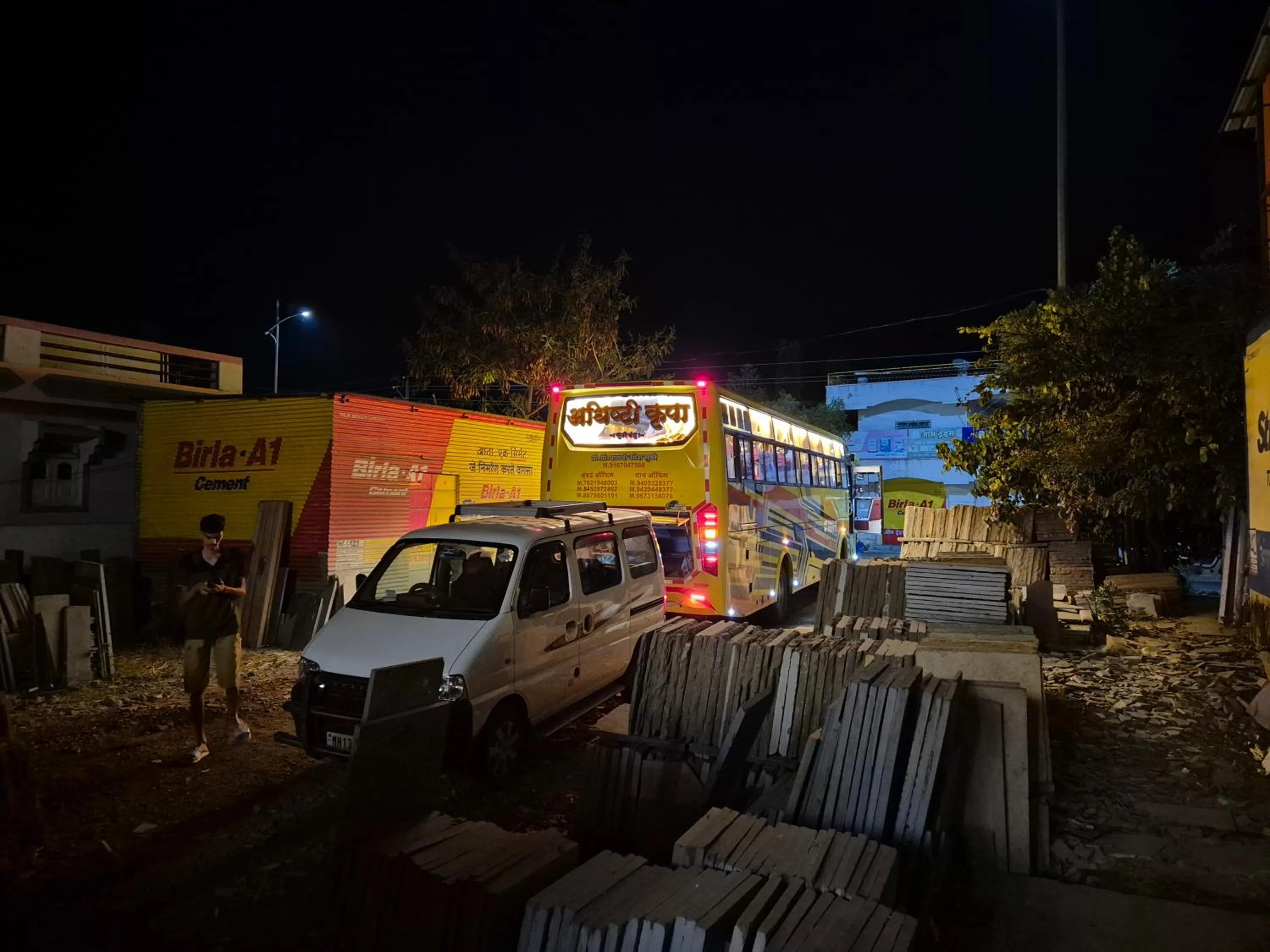 Night in Shriguru Guest House Akkalkot