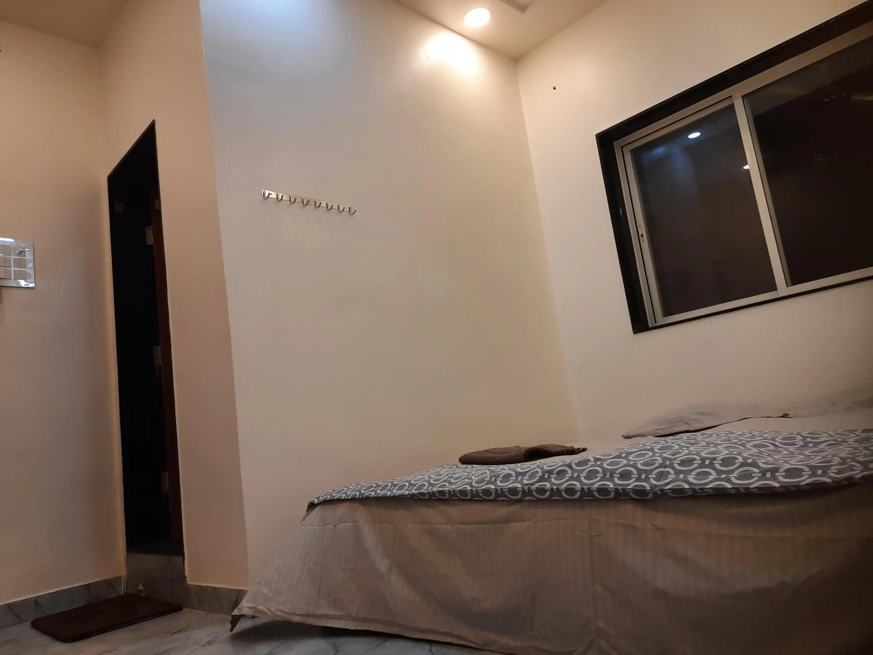 Bed in Shriguru Guest House Akkalkot