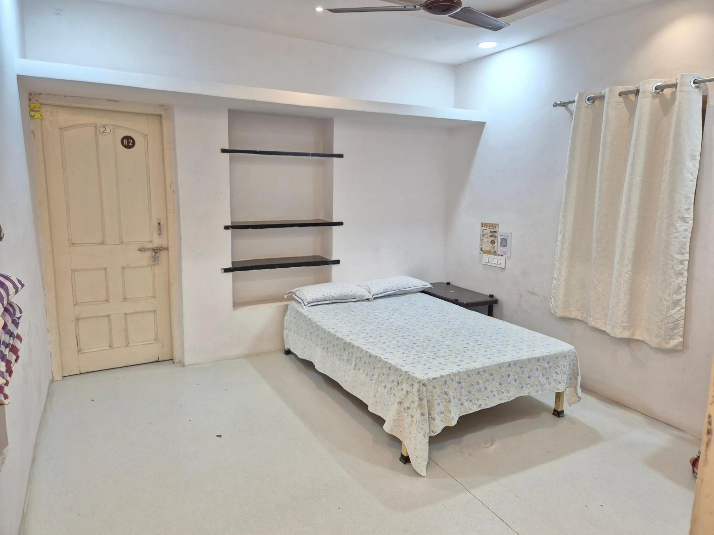 Bed in Shriguru Guest House Akkalkot