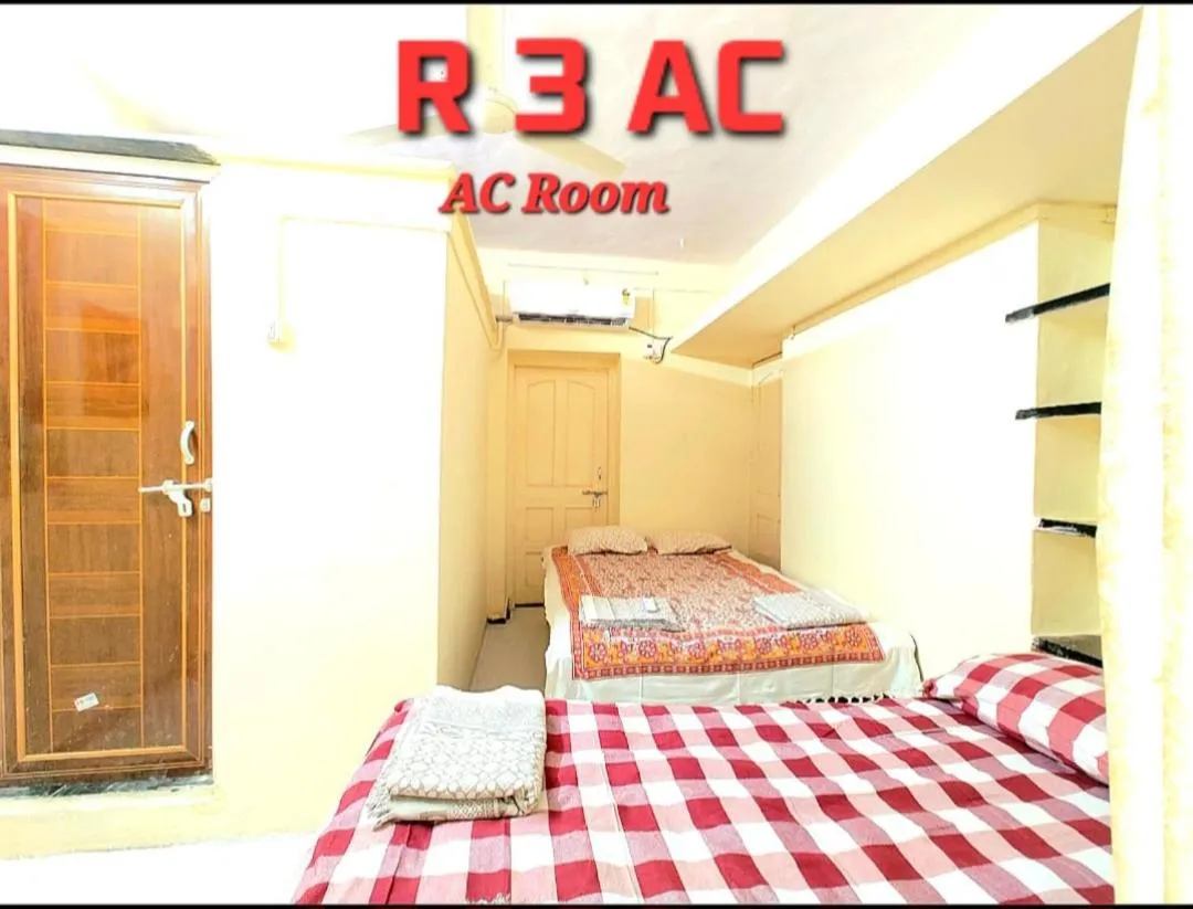 Bed in Shriguru Guest House Akkalkot