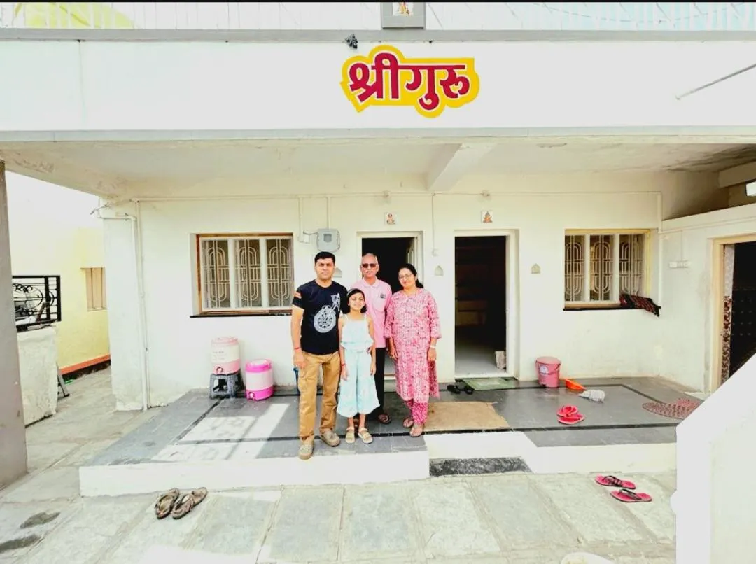 Property building in Shriguru Guest House Akkalkot